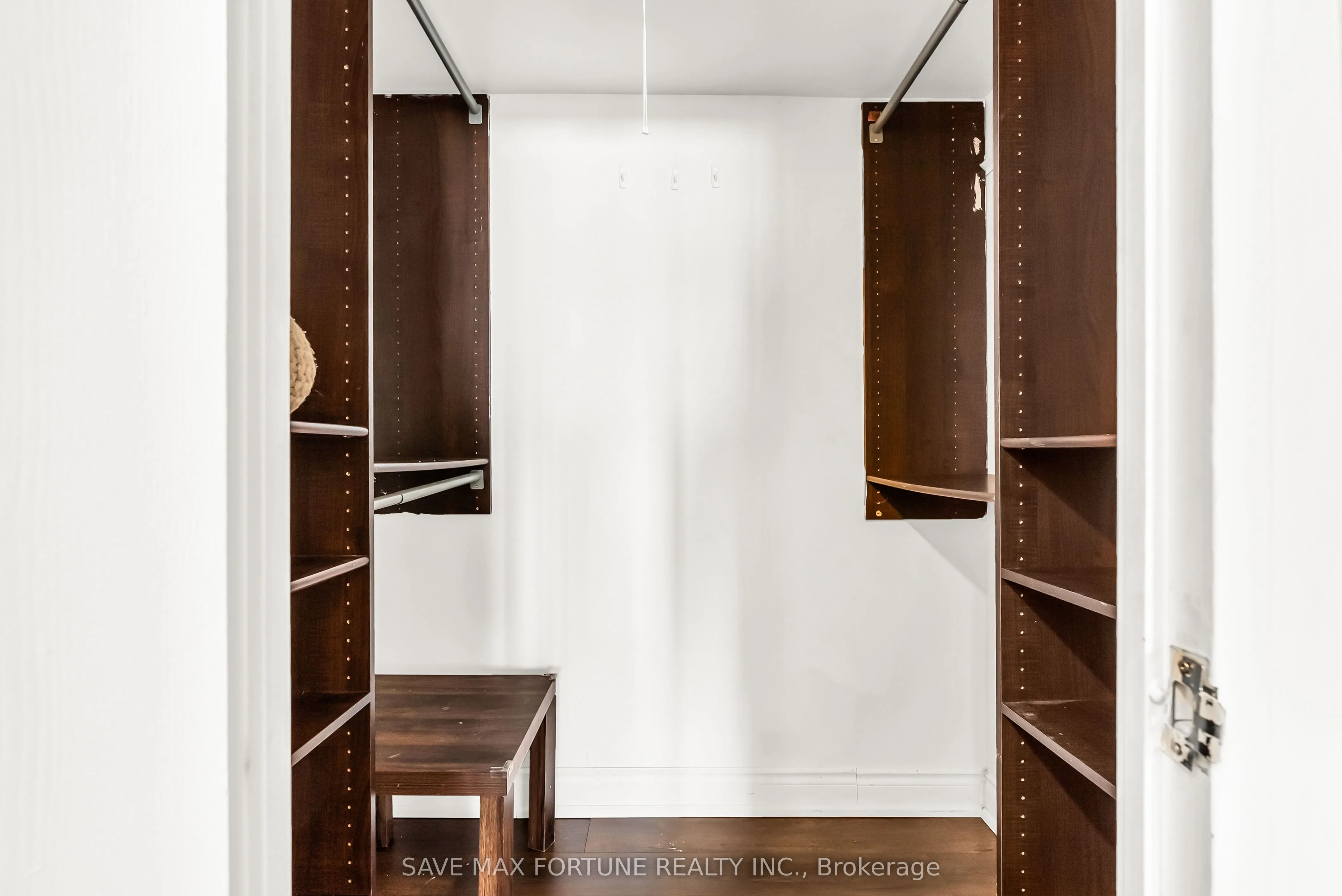 330 Rathburn Road W, #1006