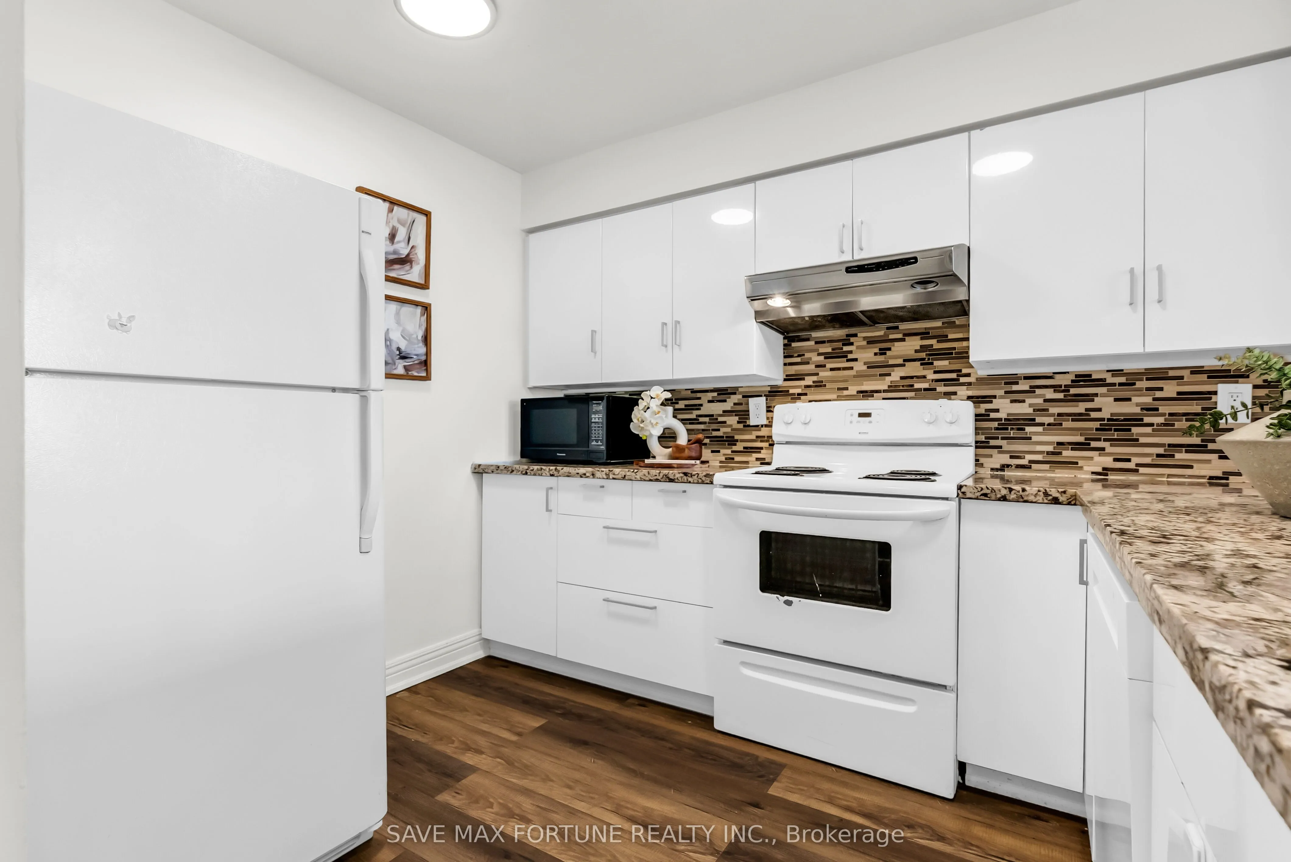 330 Rathburn Road W, #1006