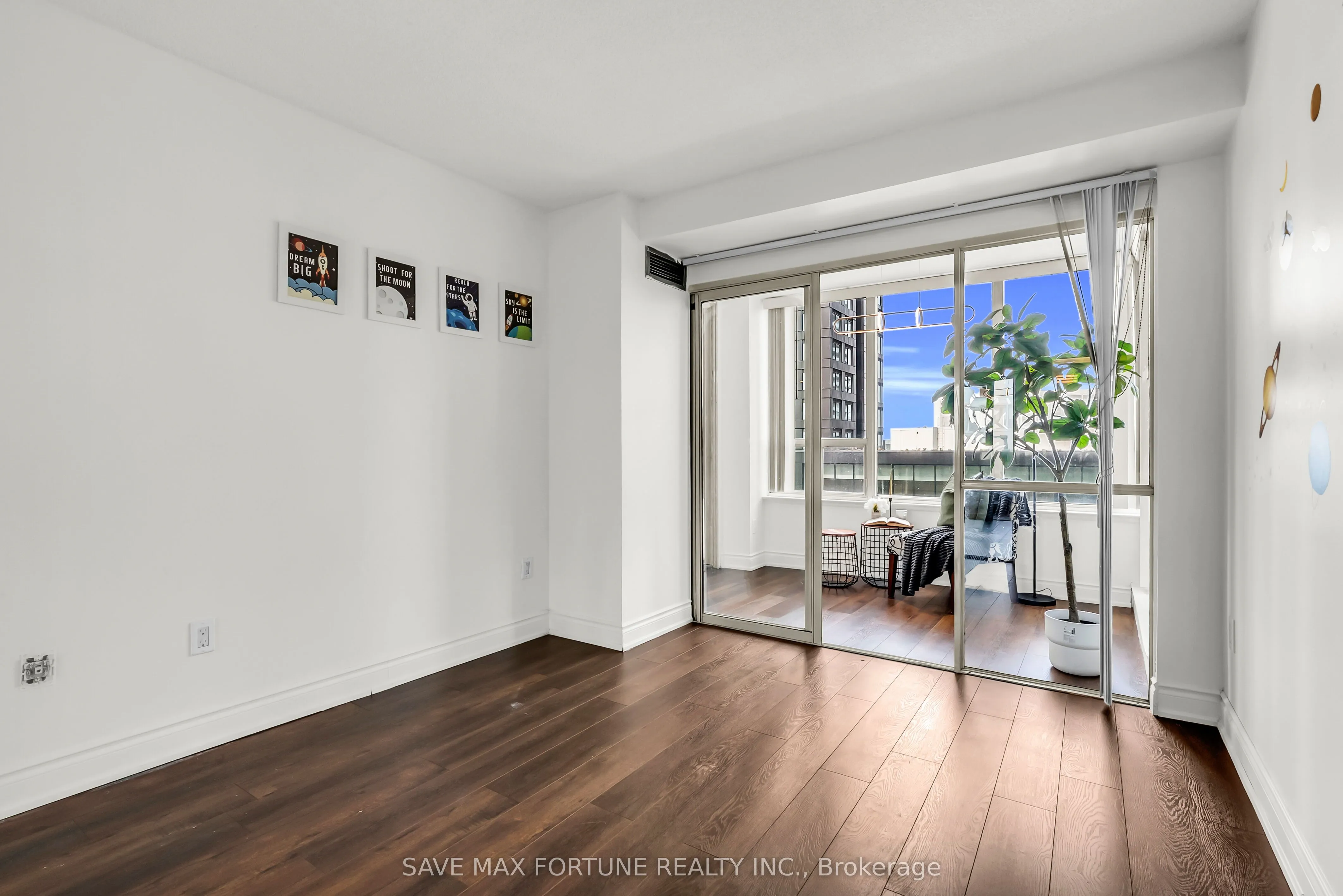 330 Rathburn Road W, #1006