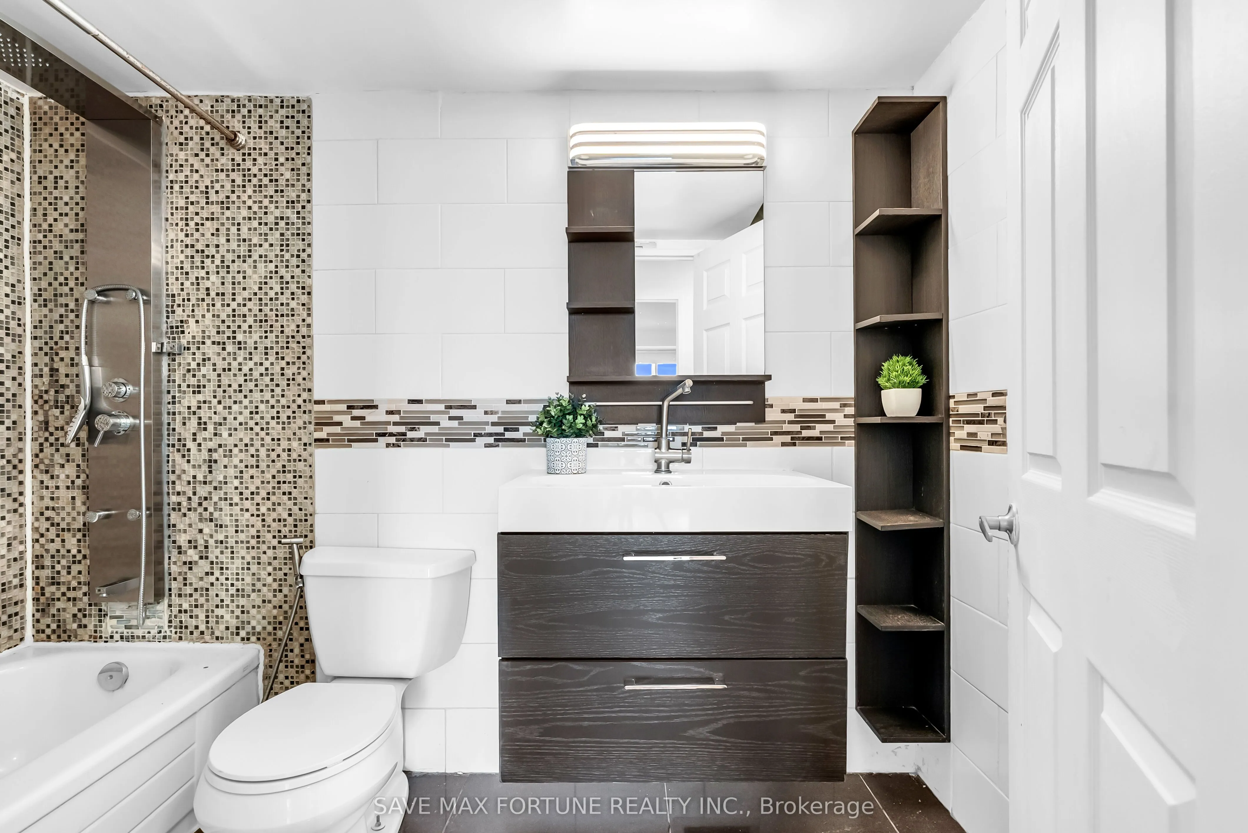 330 Rathburn Road W, #1006