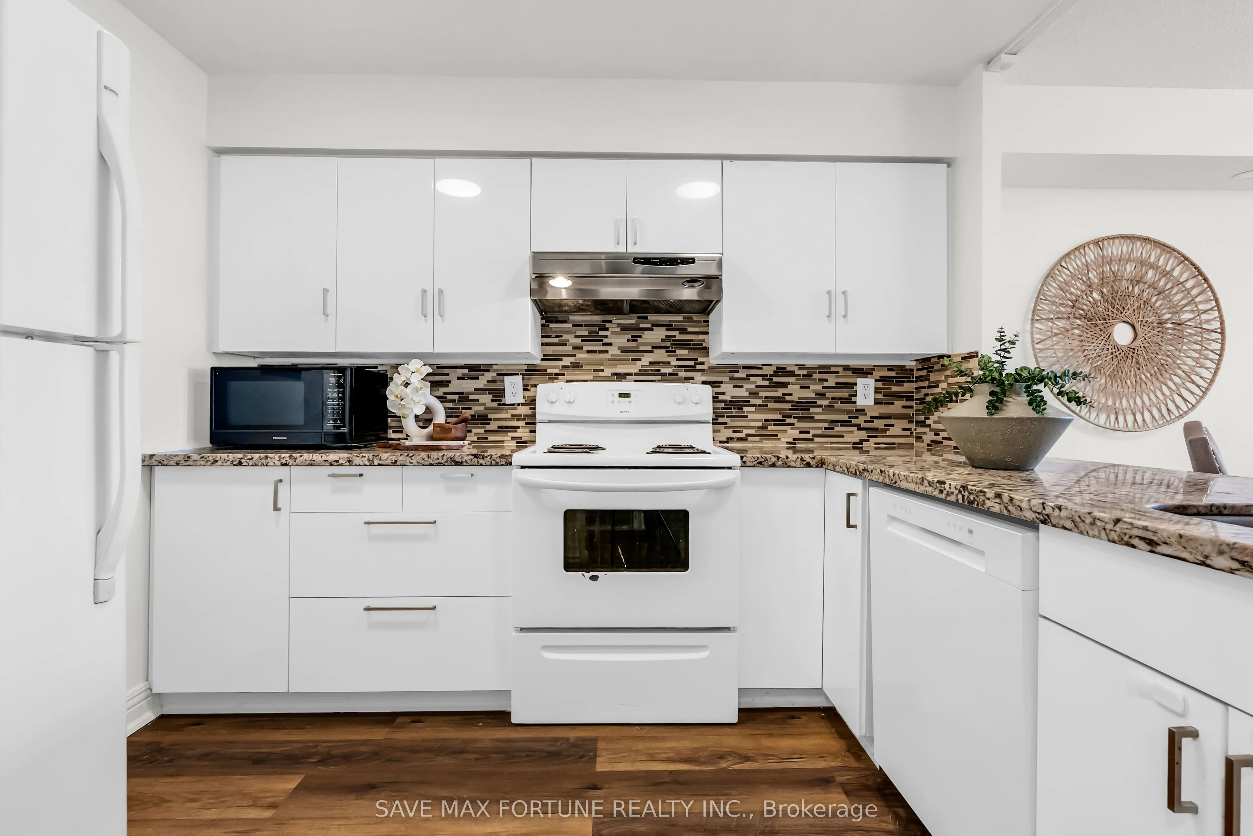 330 Rathburn Road W, #1006