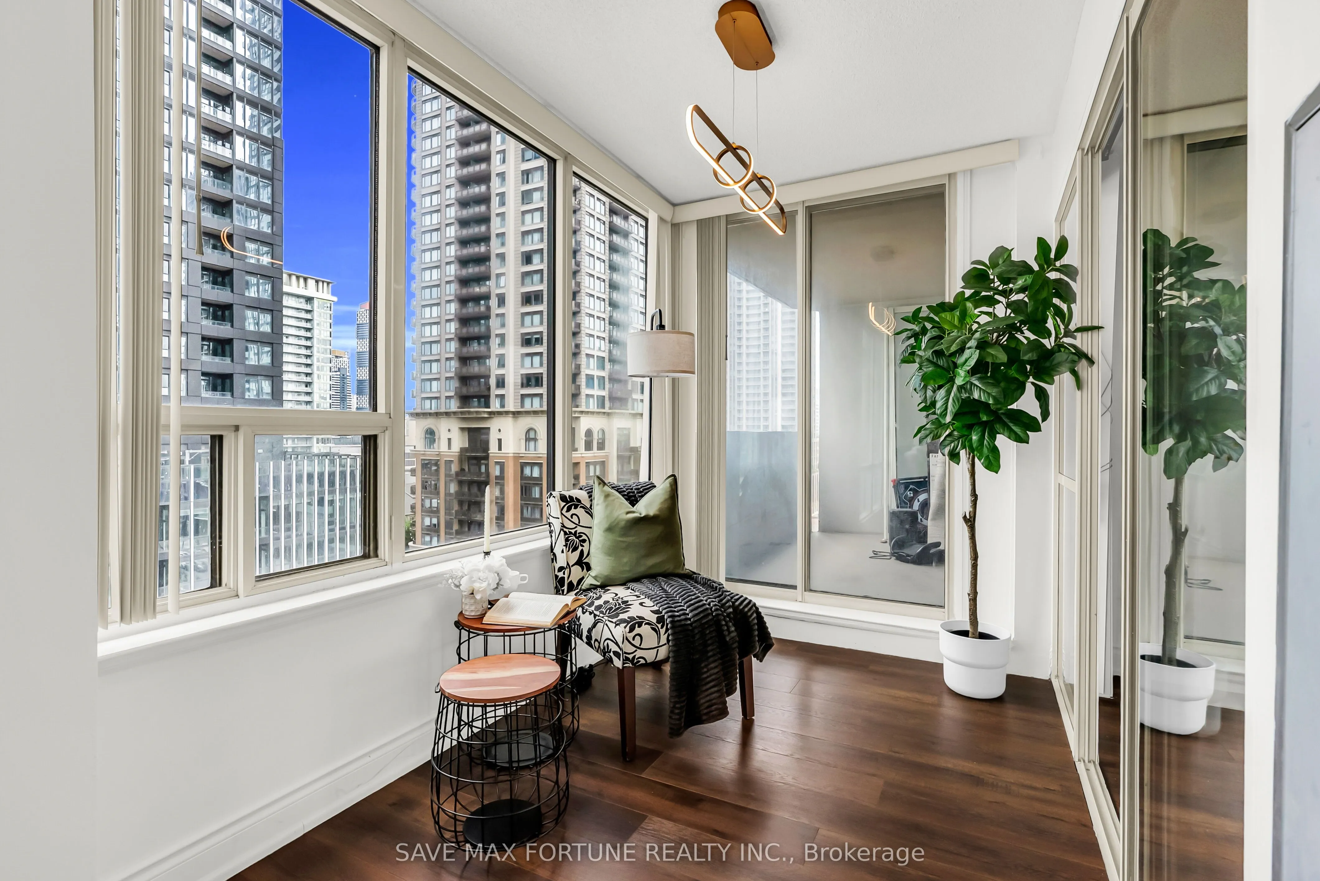 330 Rathburn Road W, #1006