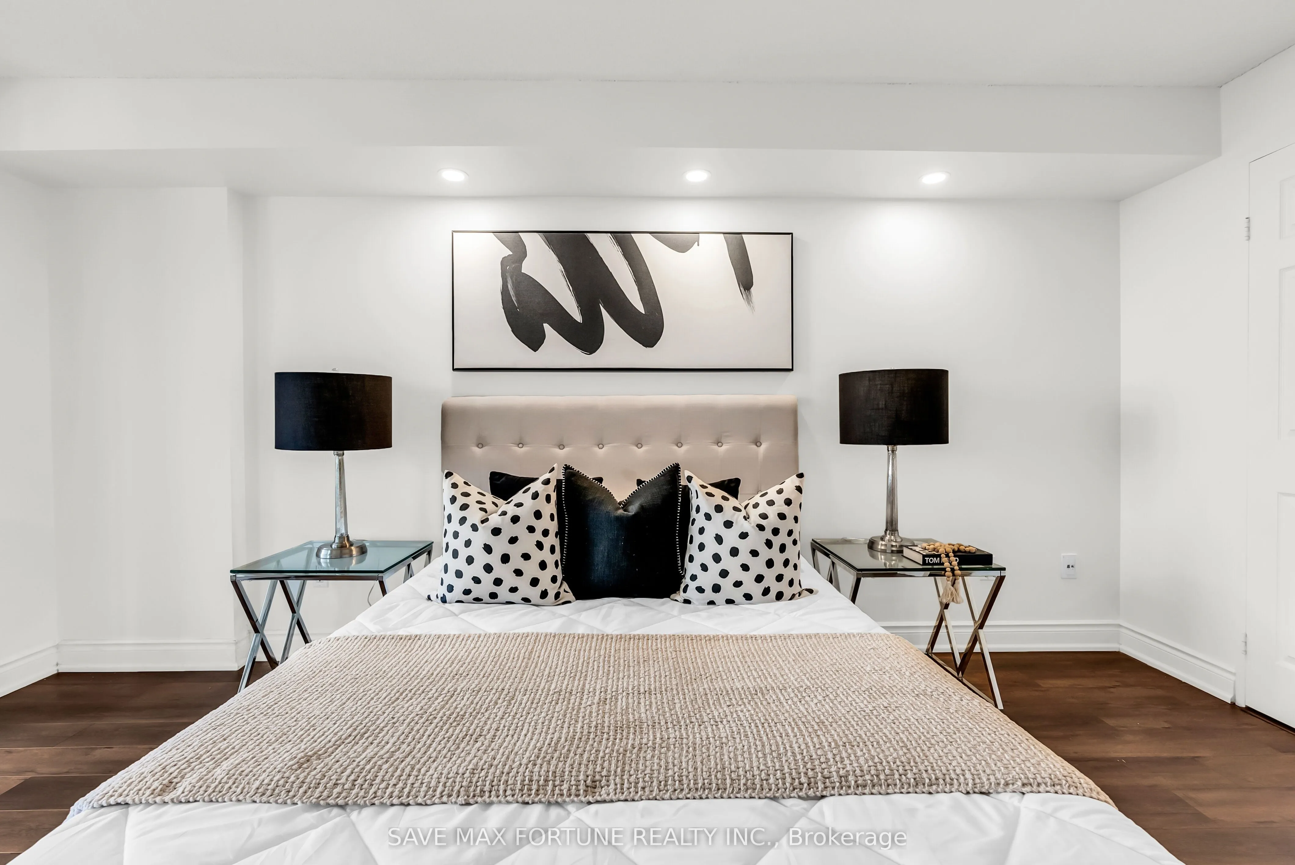 330 Rathburn Road W, #1006