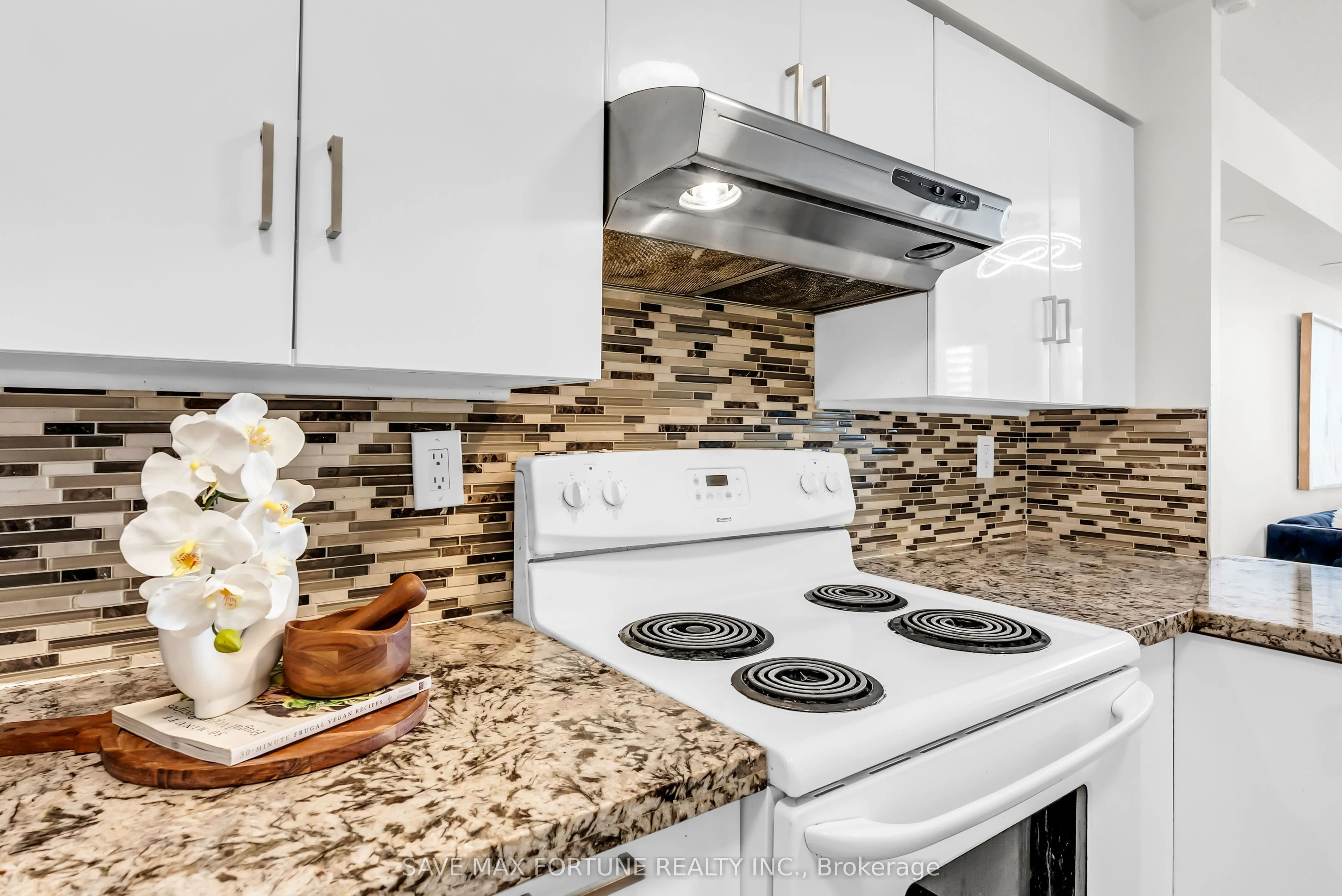 330 Rathburn Road W, #1006