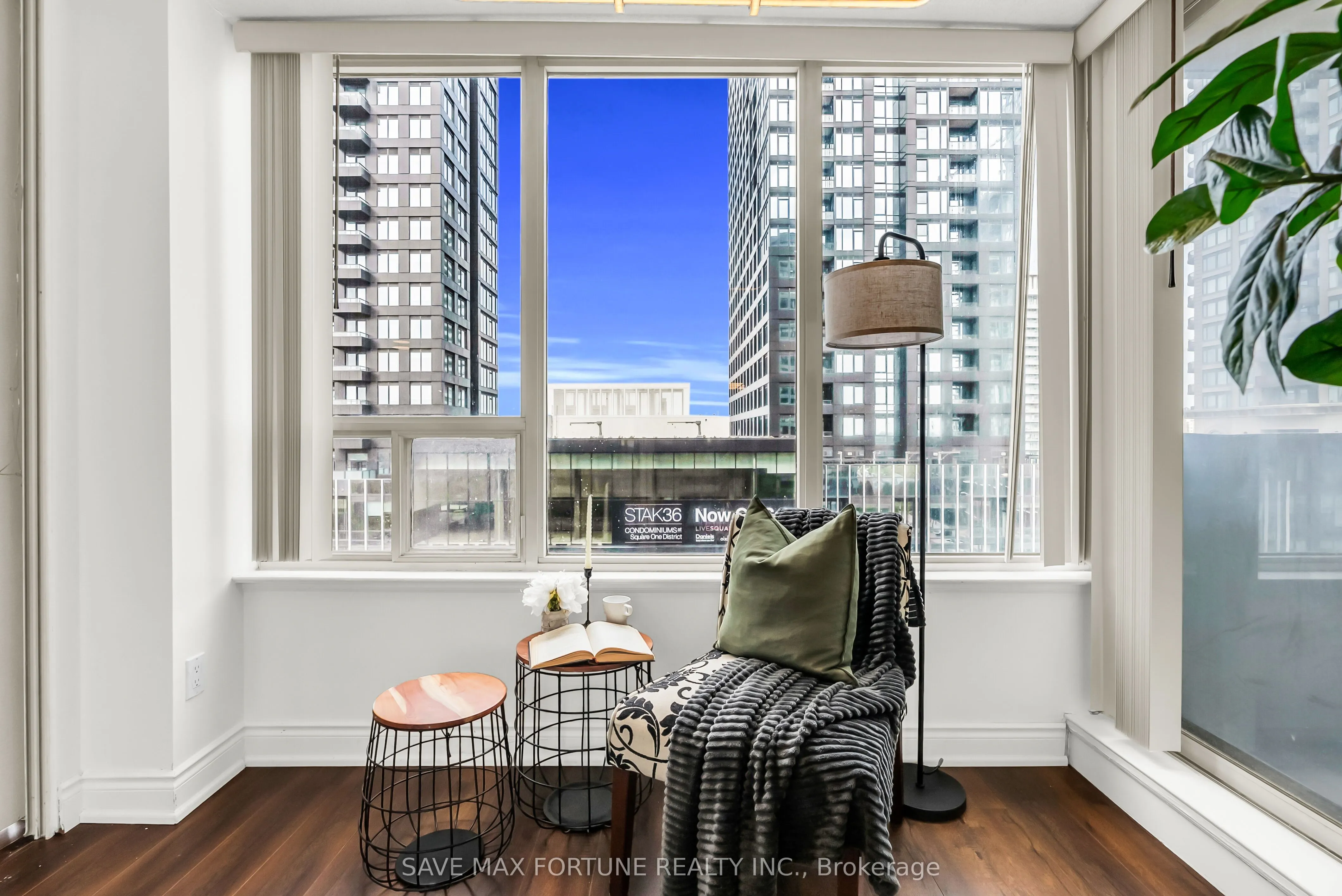 330 Rathburn Road W, #1006