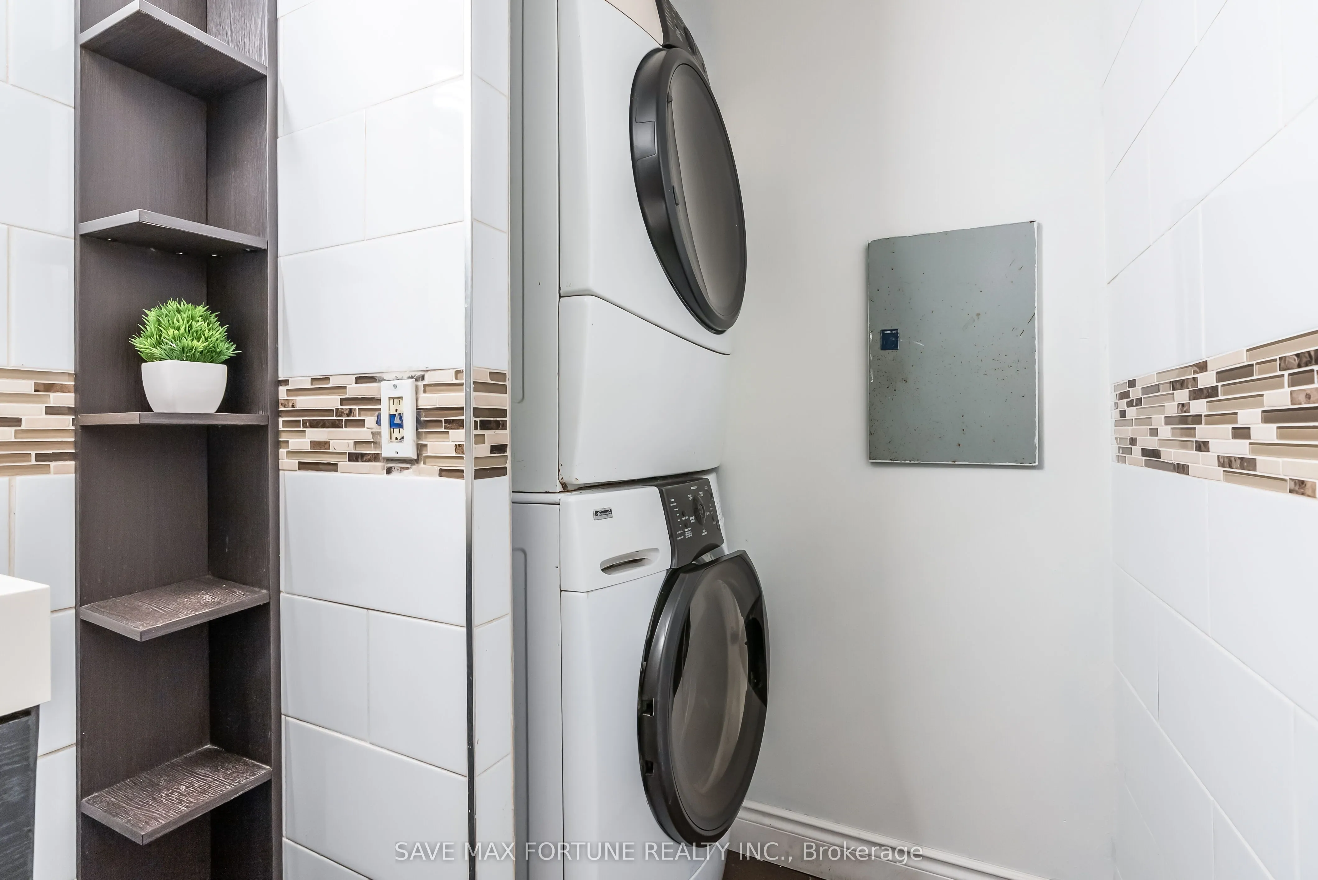 330 Rathburn Road W, #1006