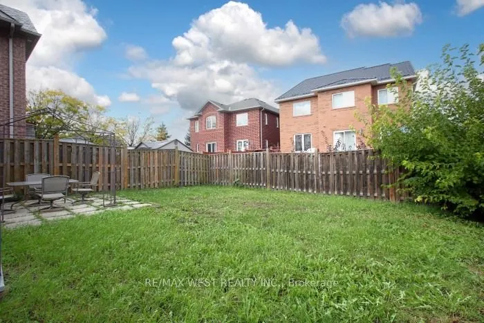 427 Huntington Ridge Drive