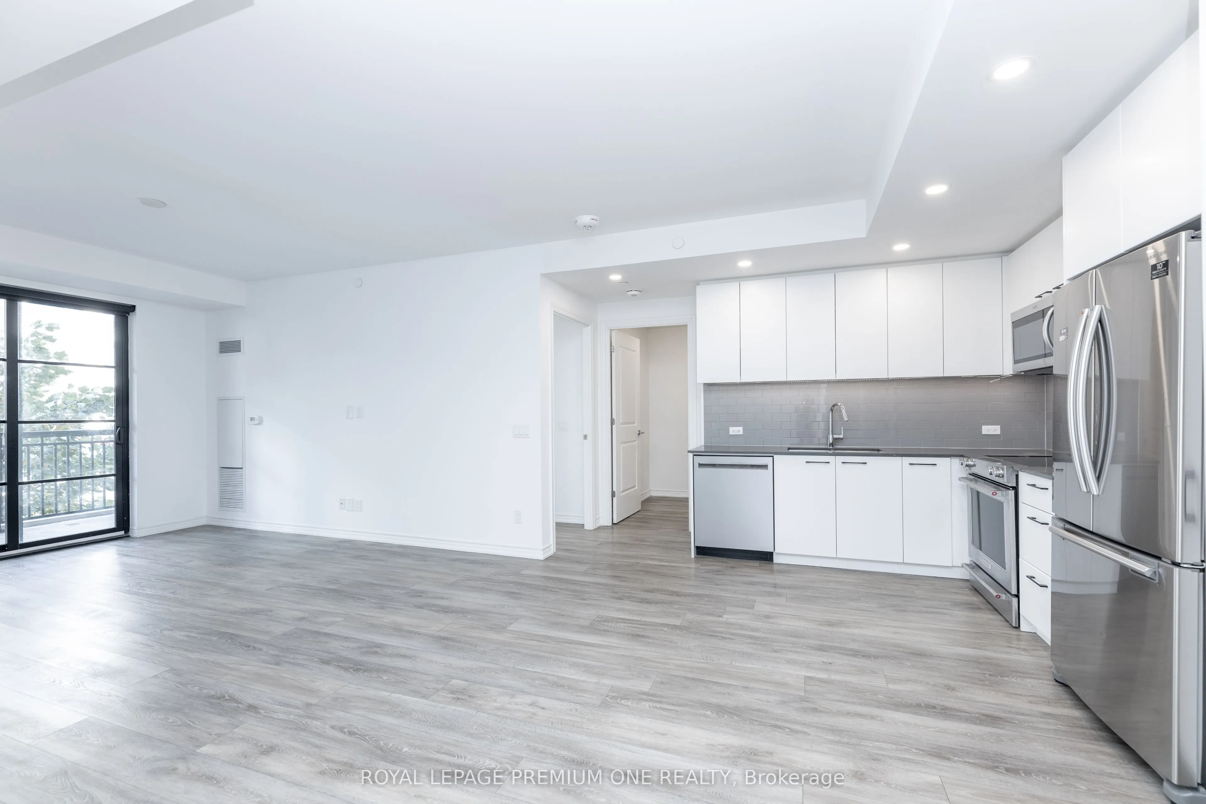 571 Prince Edward Drive N, #214