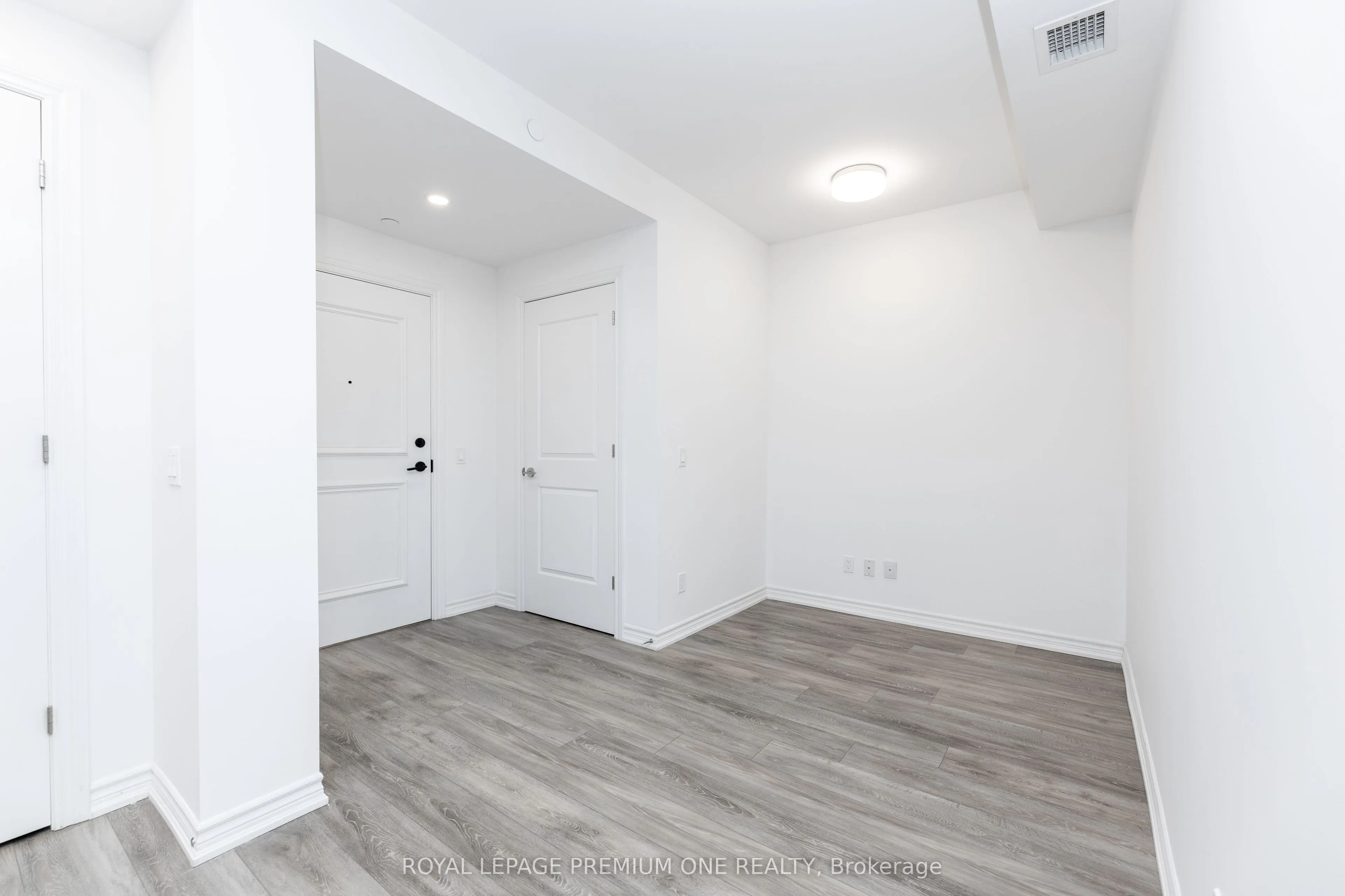 571 Prince Edward Drive N, #214