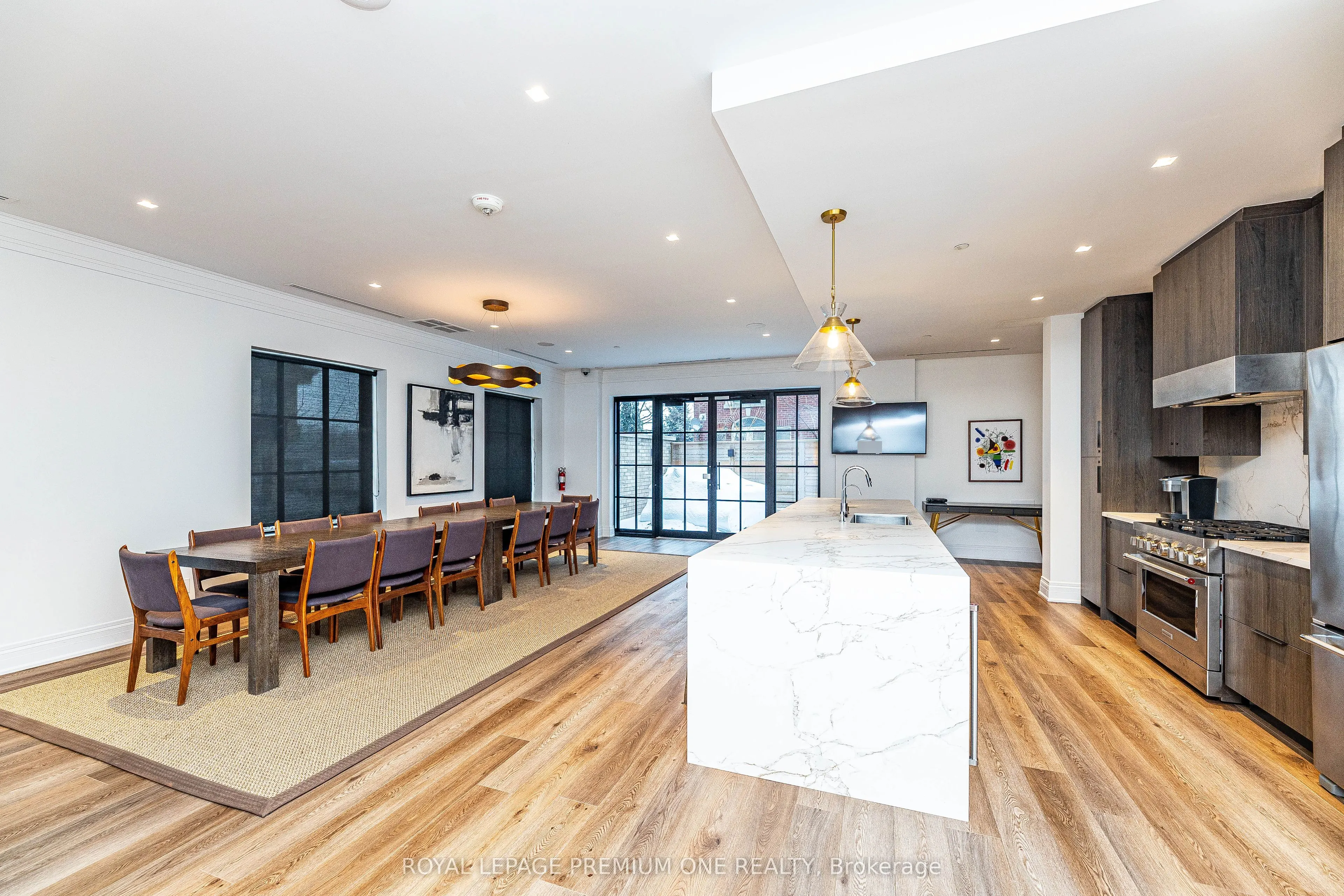 571 Prince Edward Drive N, #214