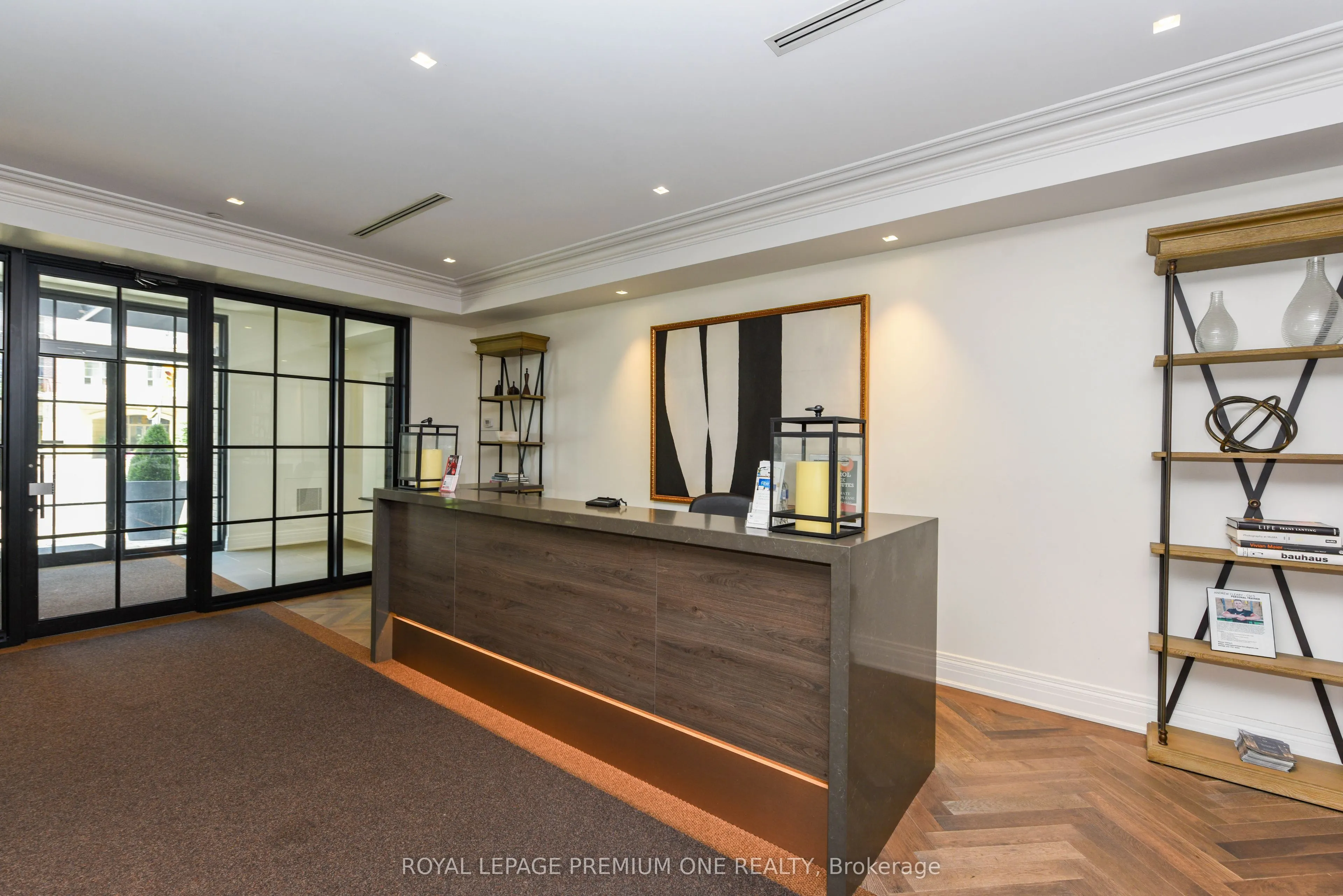 571 Prince Edward Drive N, #214