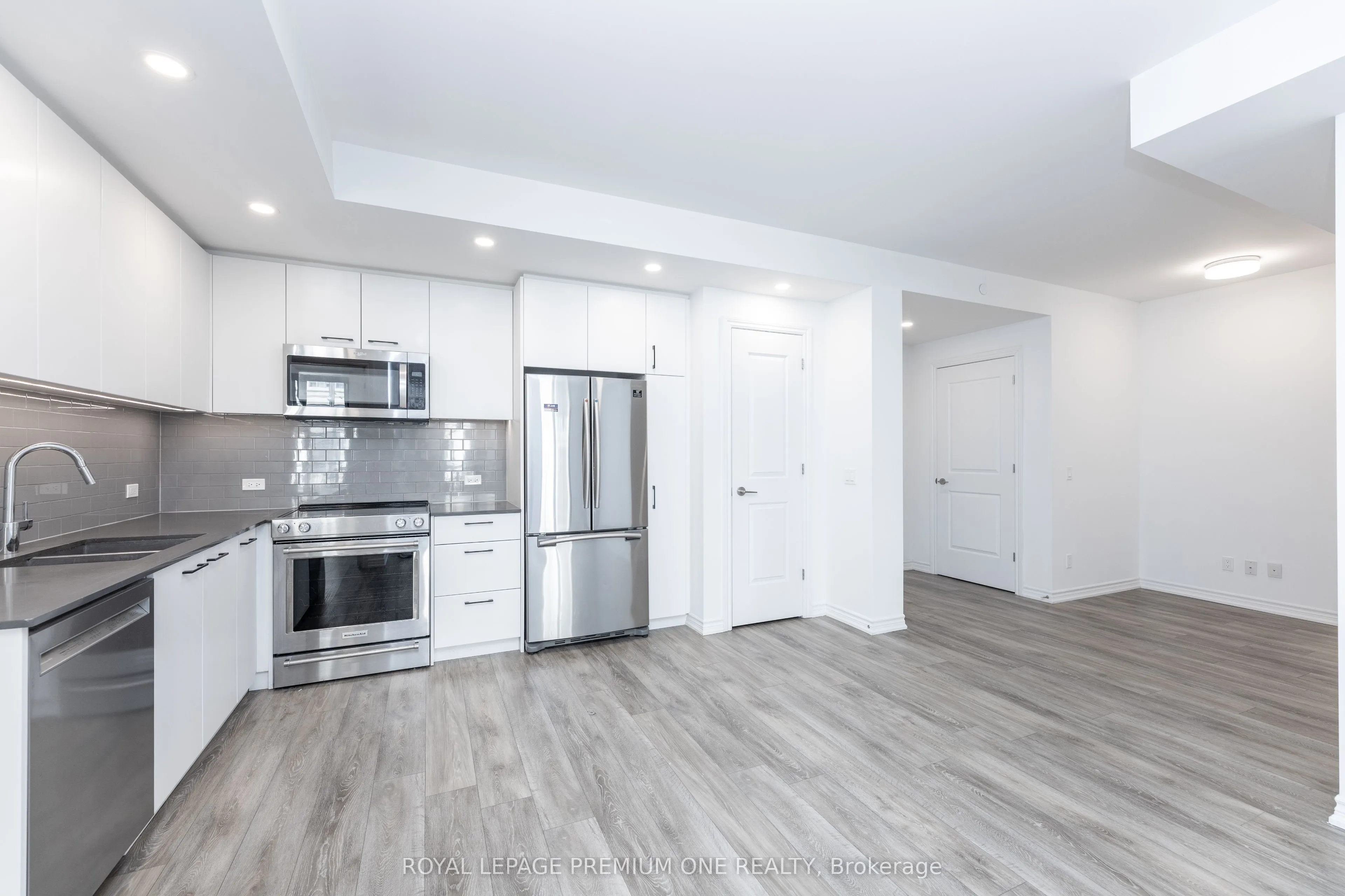 571 Prince Edward Drive N, #214