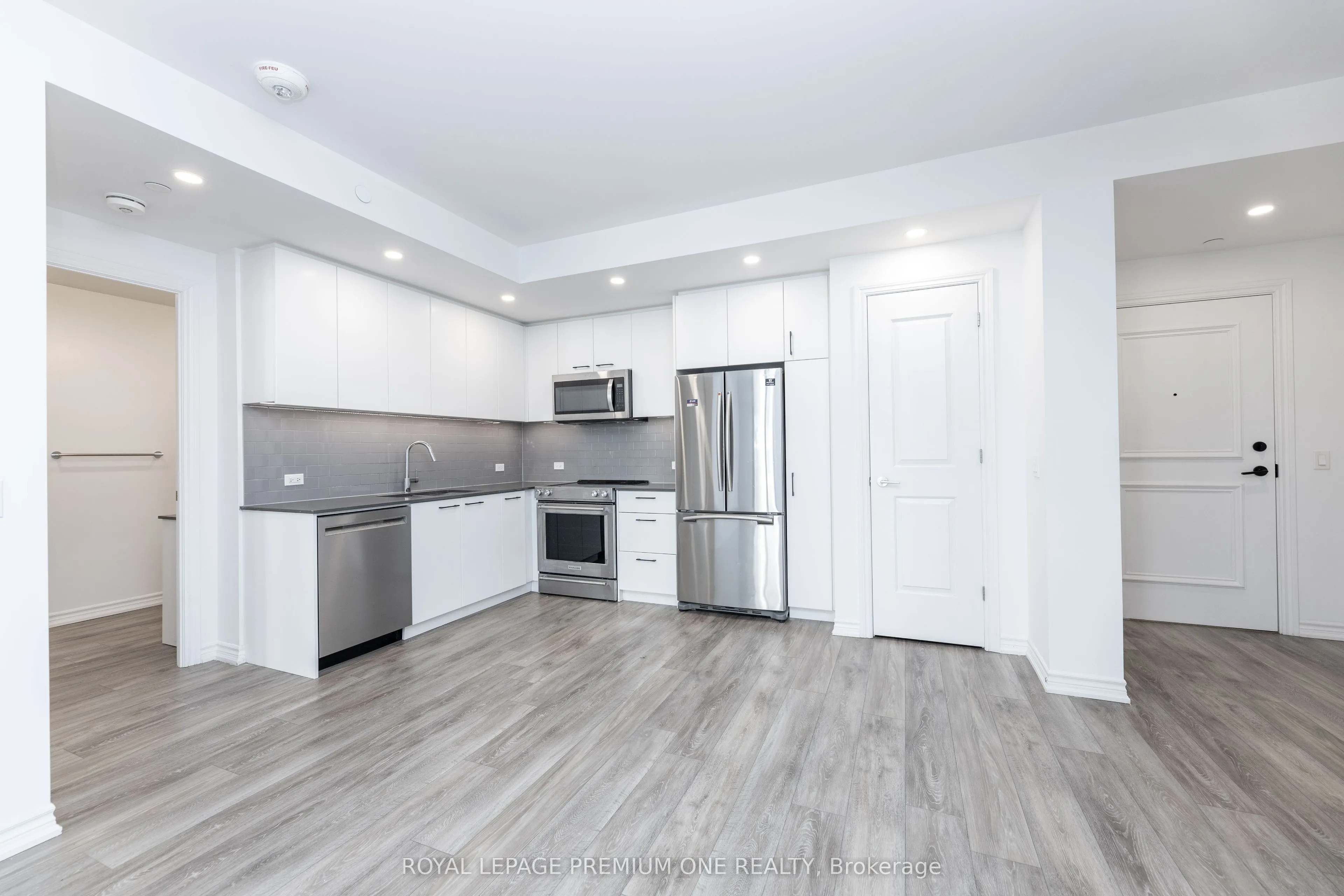 571 Prince Edward Drive N, #214