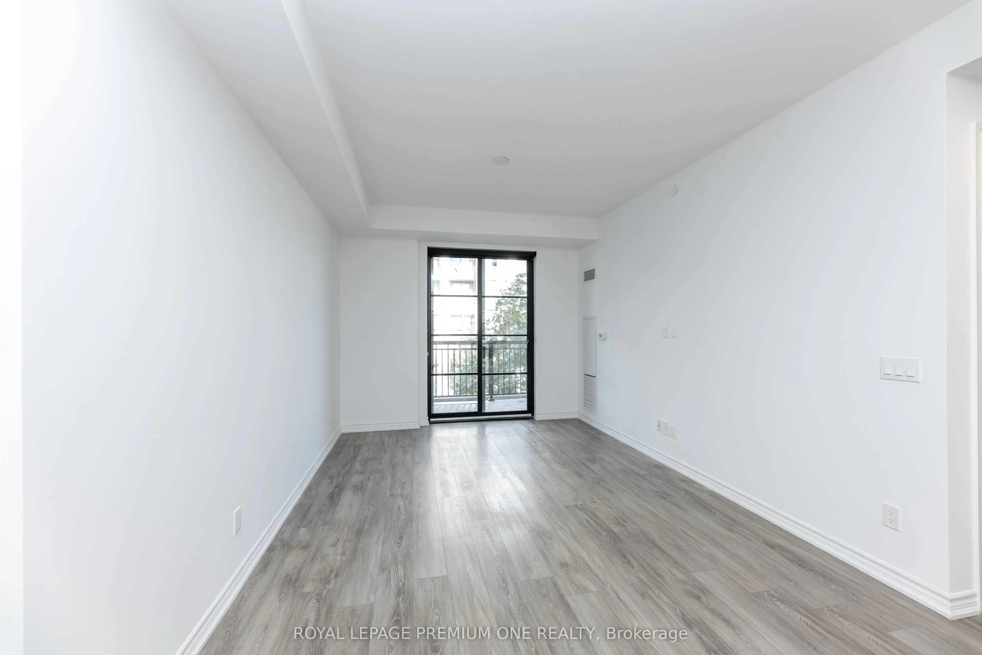 571 Prince Edward Drive N, #214