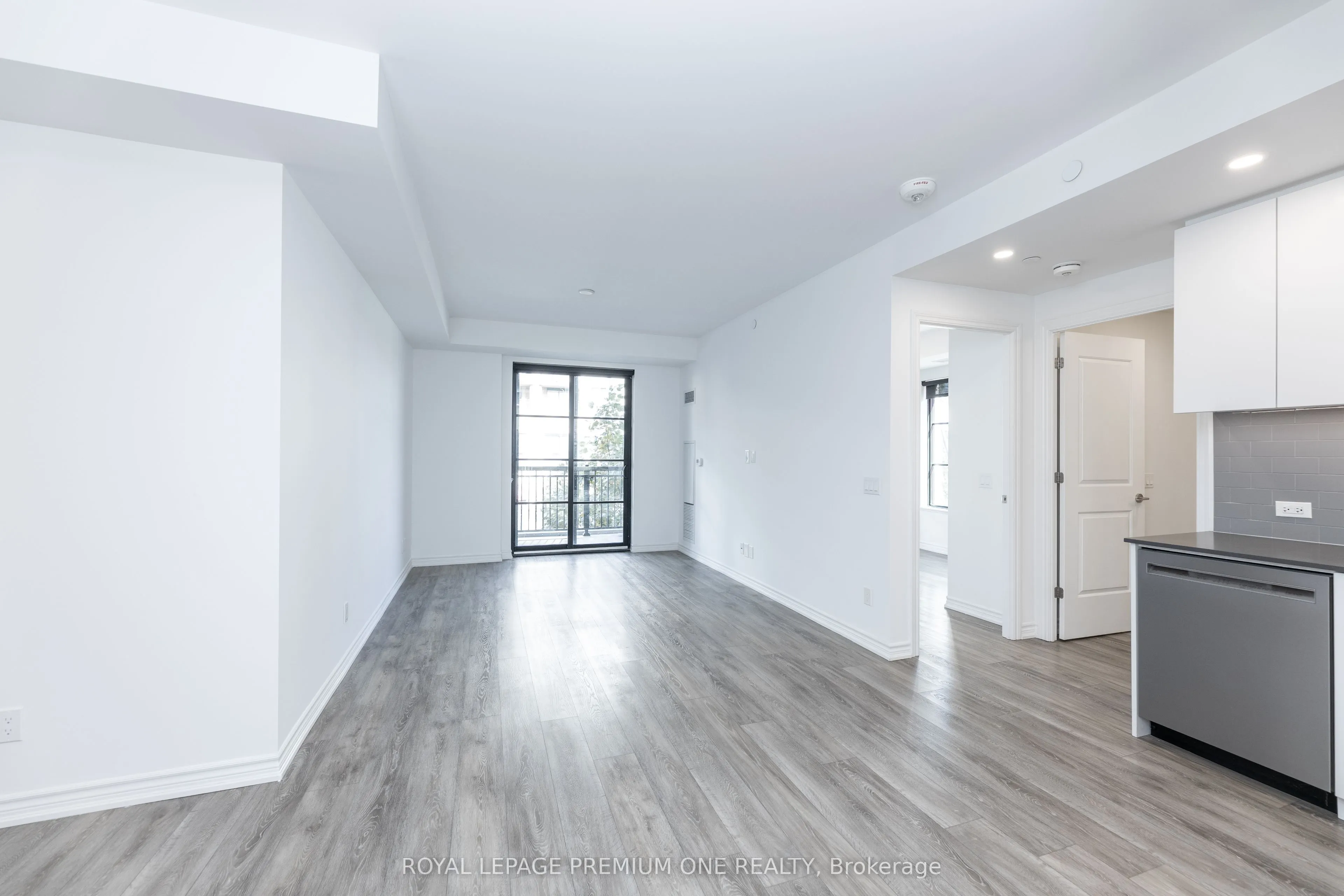 571 Prince Edward Drive N, #214