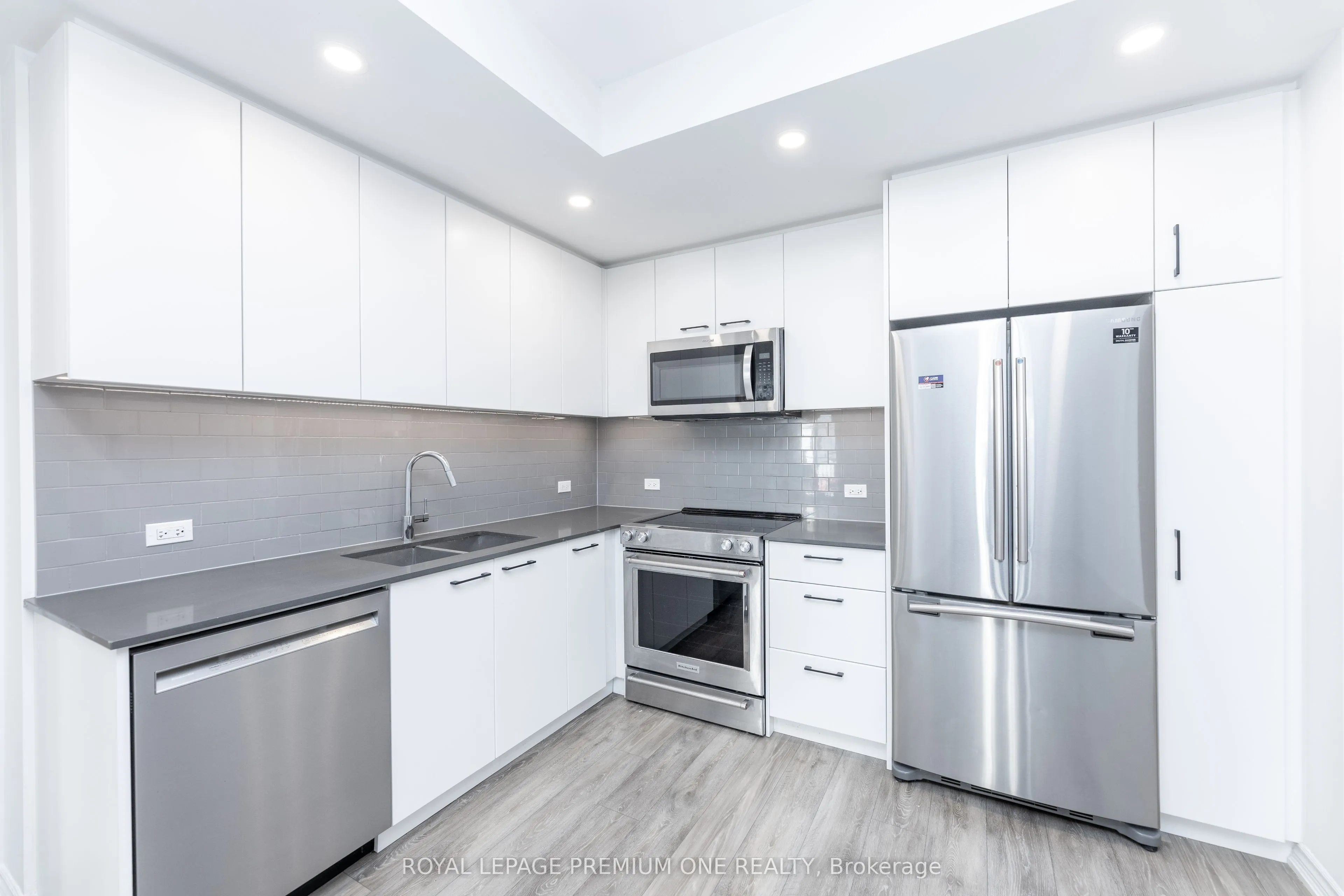 571 Prince Edward Drive N, #214