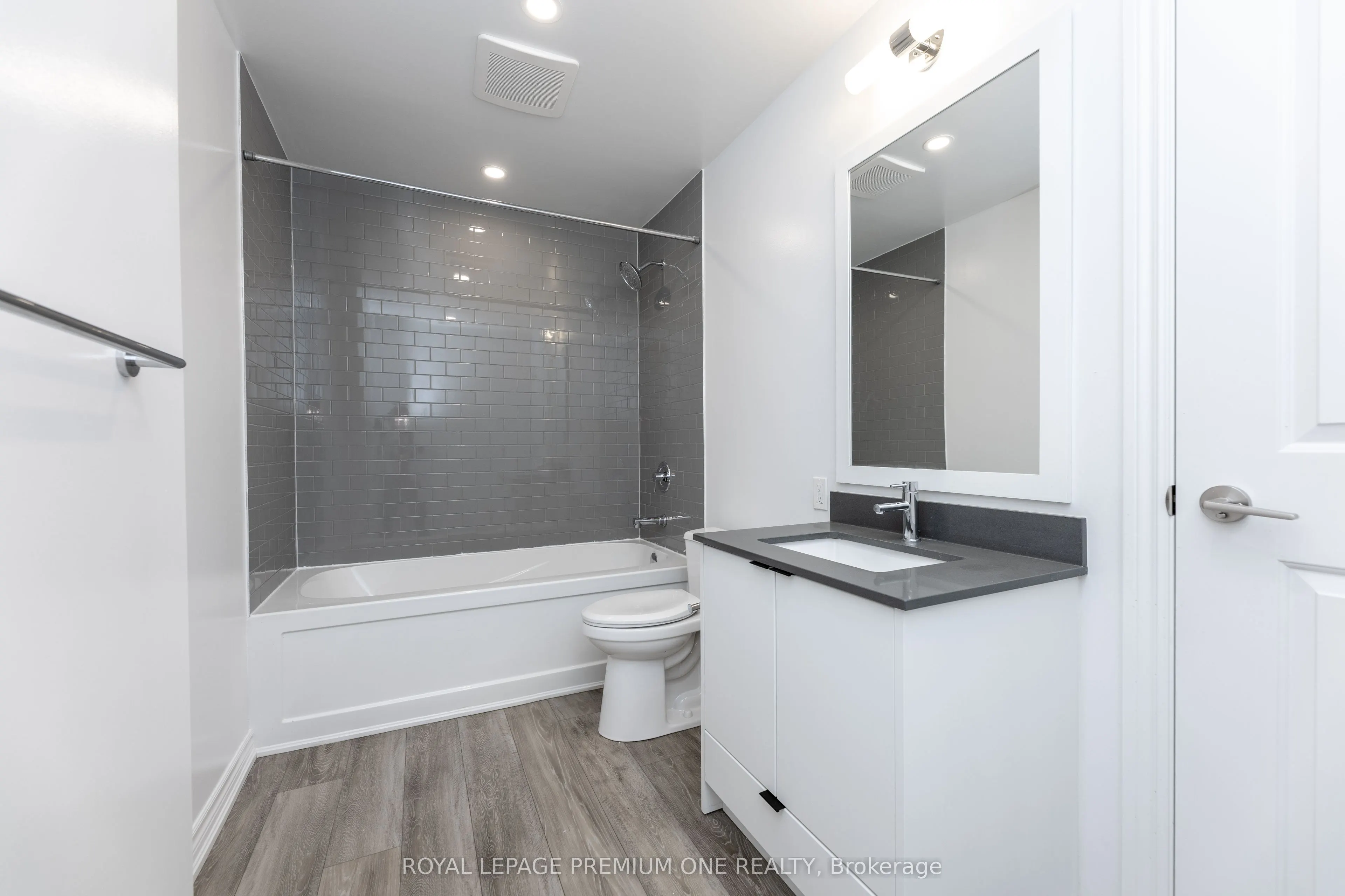 571 Prince Edward Drive N, #214