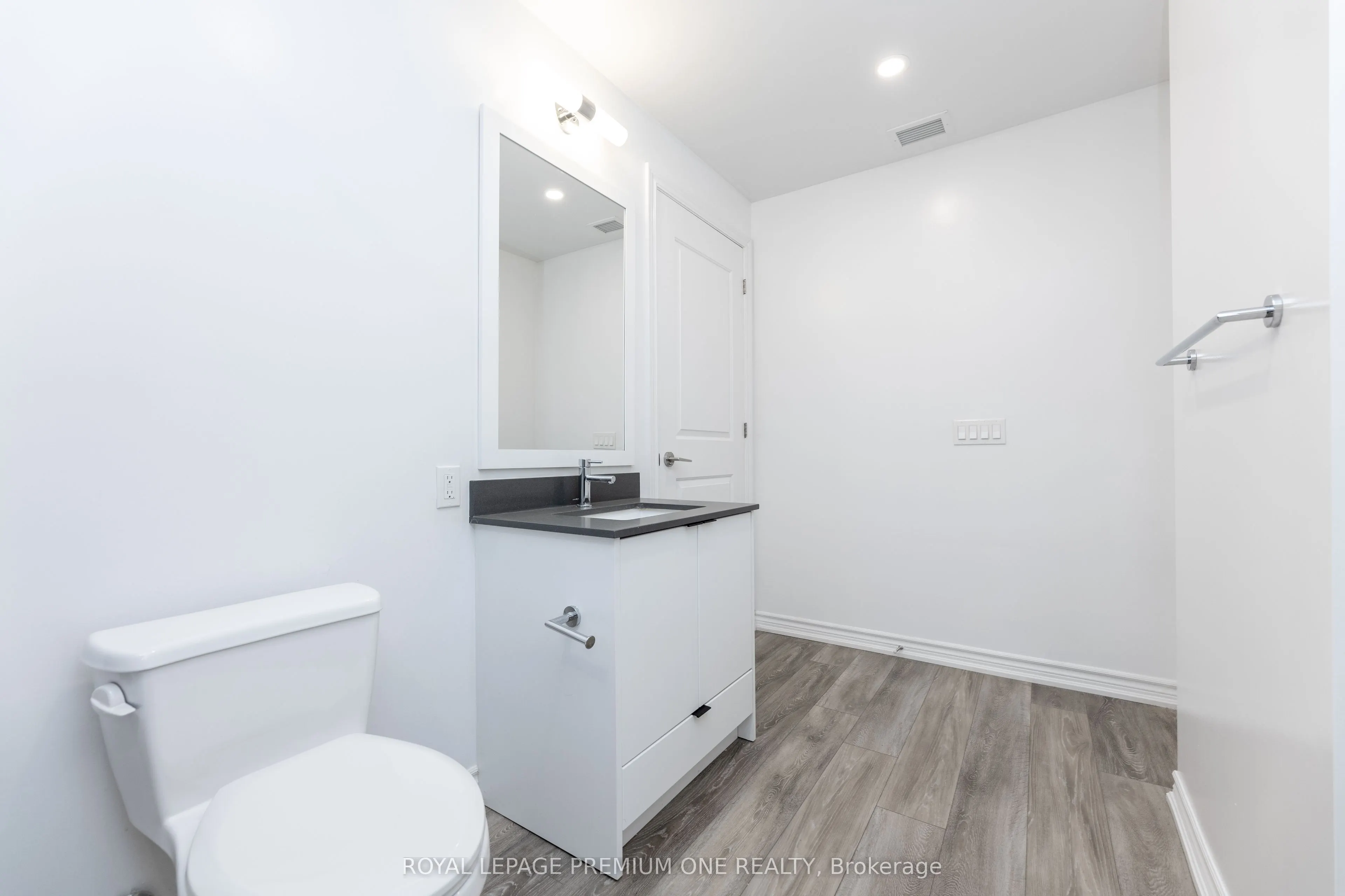 571 Prince Edward Drive N, #214