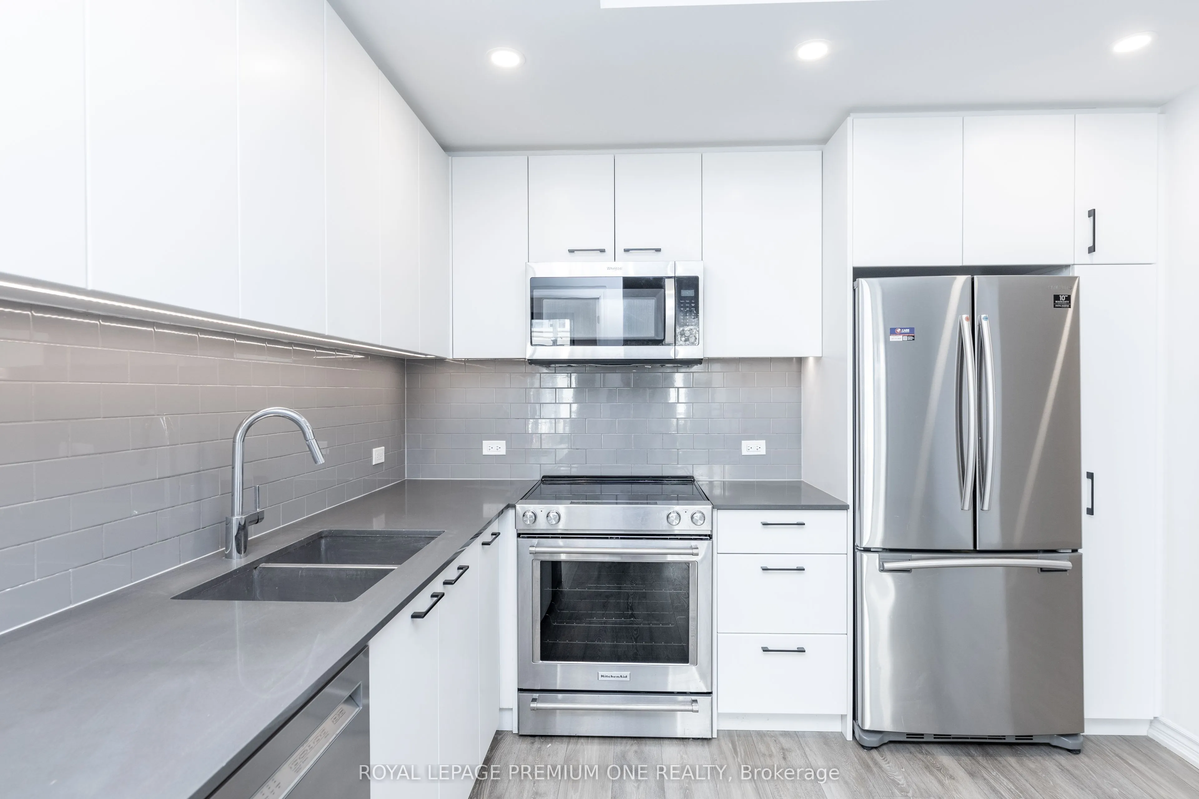 571 Prince Edward Drive N, #214