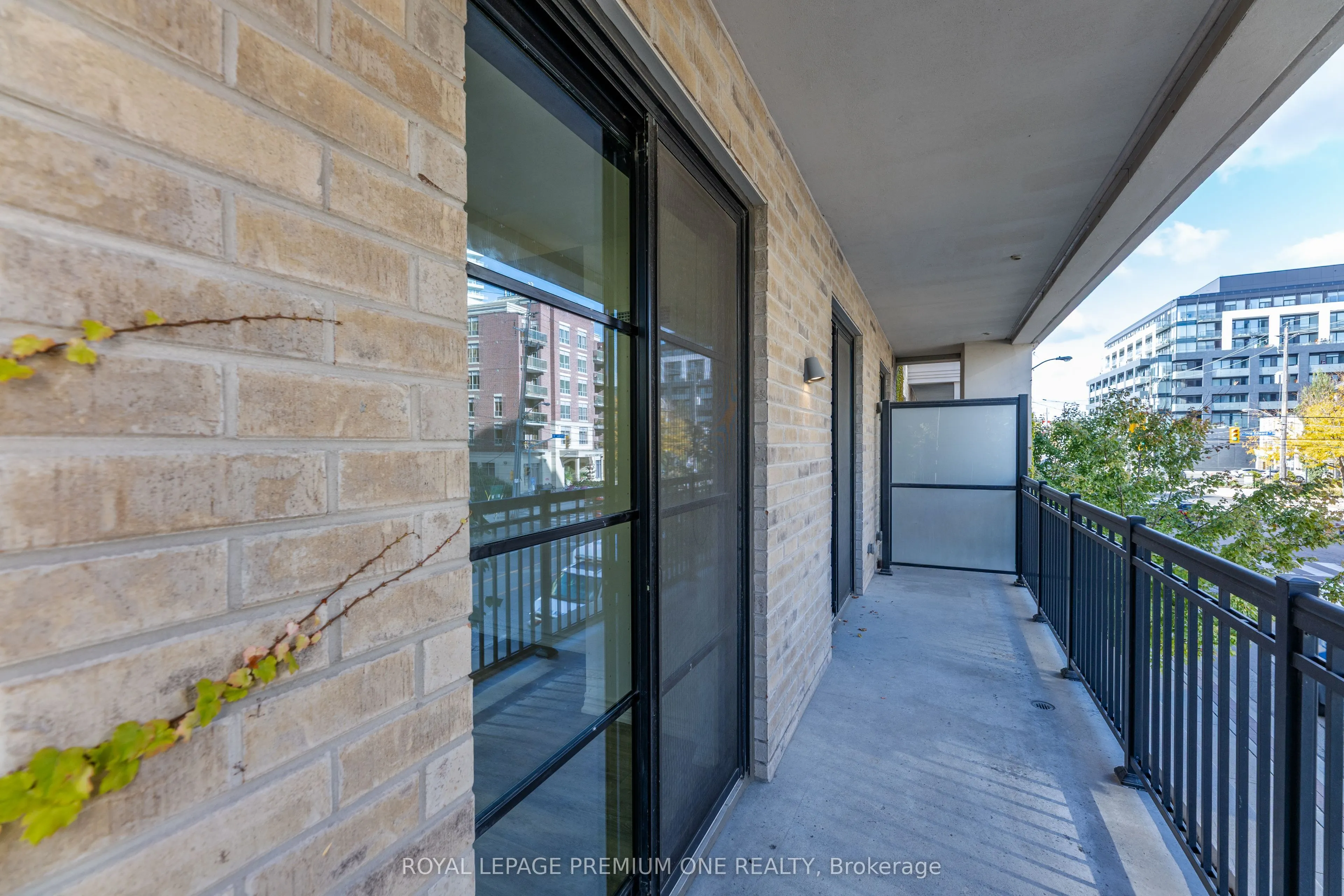 571 Prince Edward Drive N, #214
