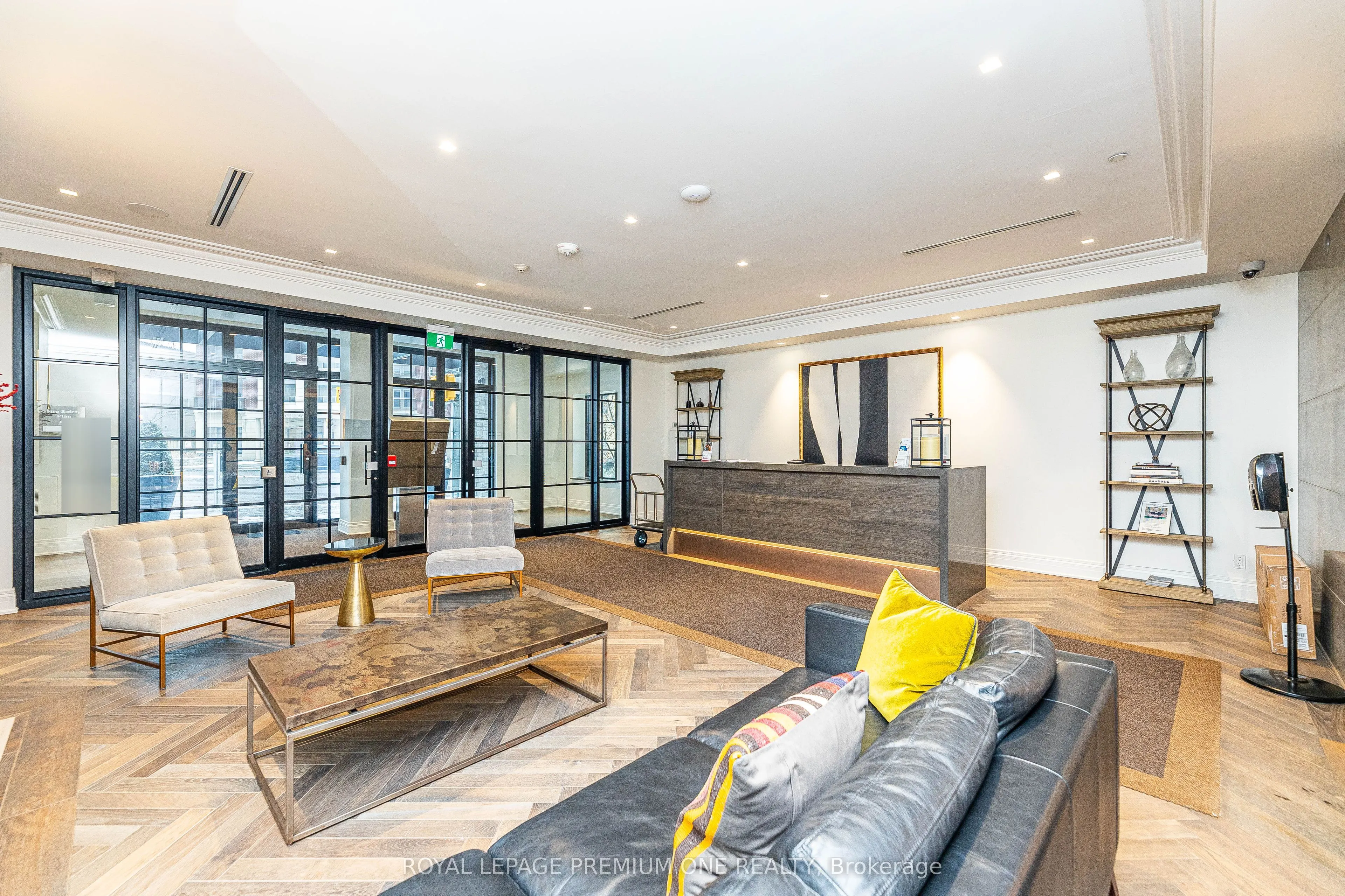 571 Prince Edward Drive N, #214