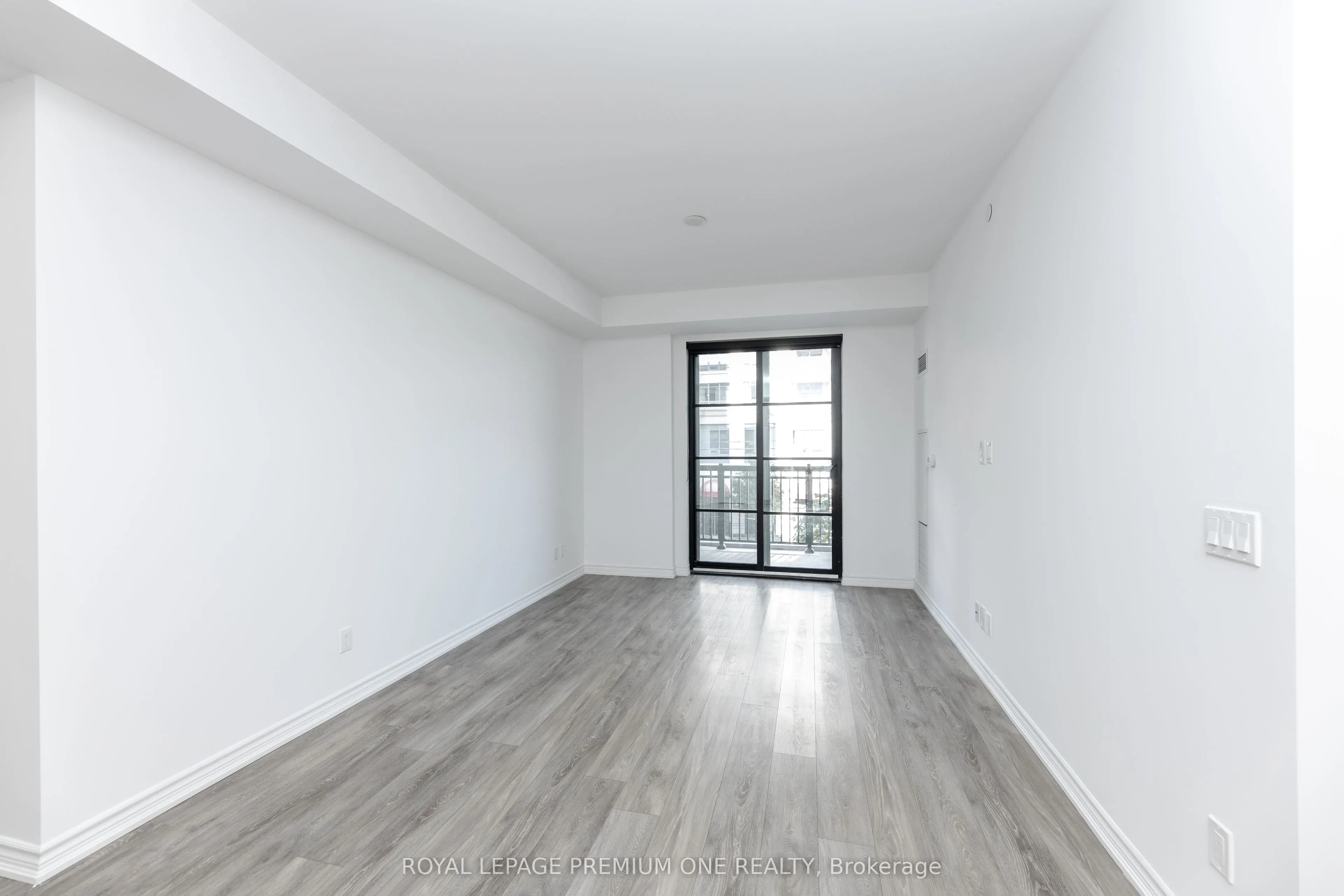 571 Prince Edward Drive N, #214