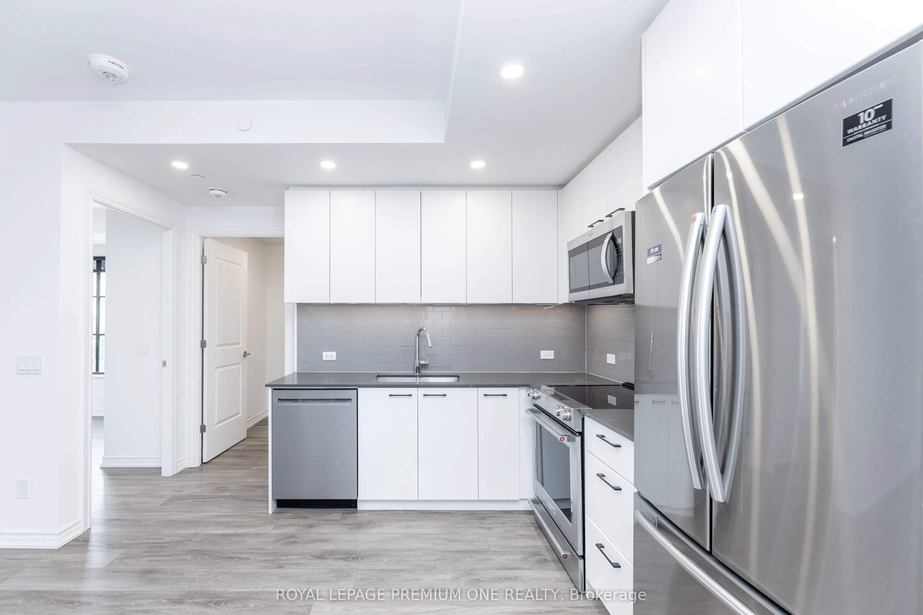 571 Prince Edward Drive N, #214