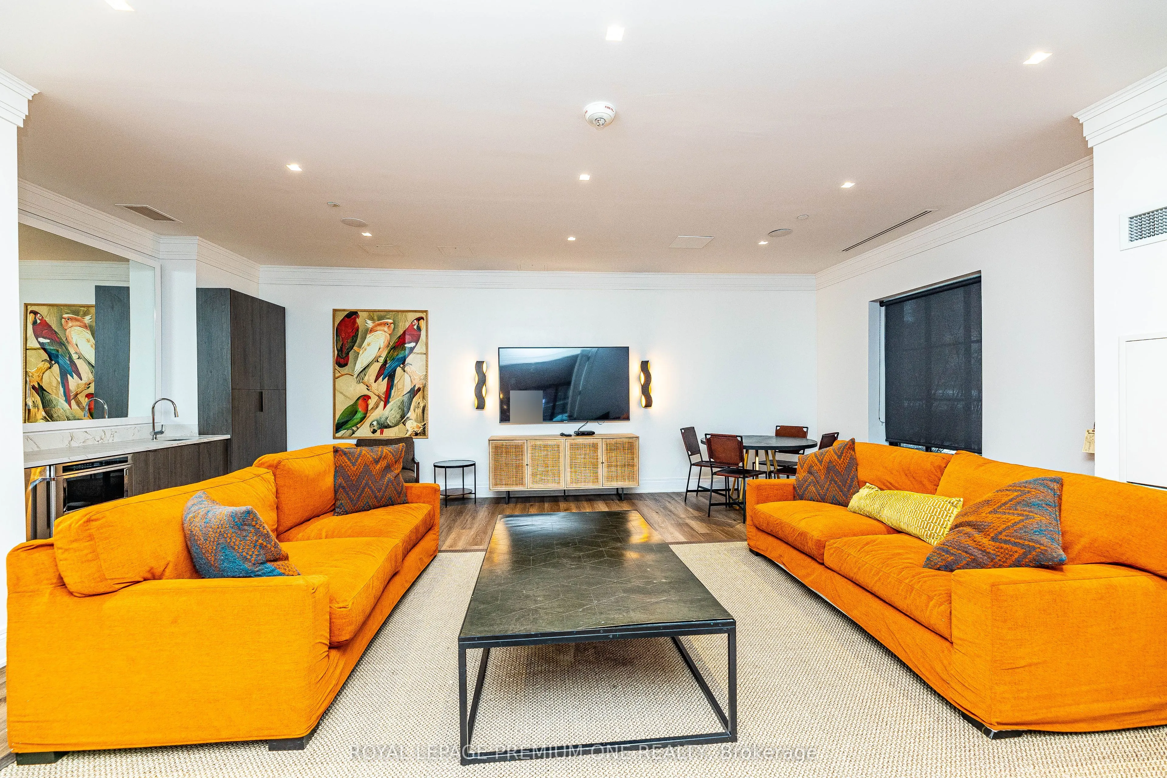 571 Prince Edward Drive N, #214