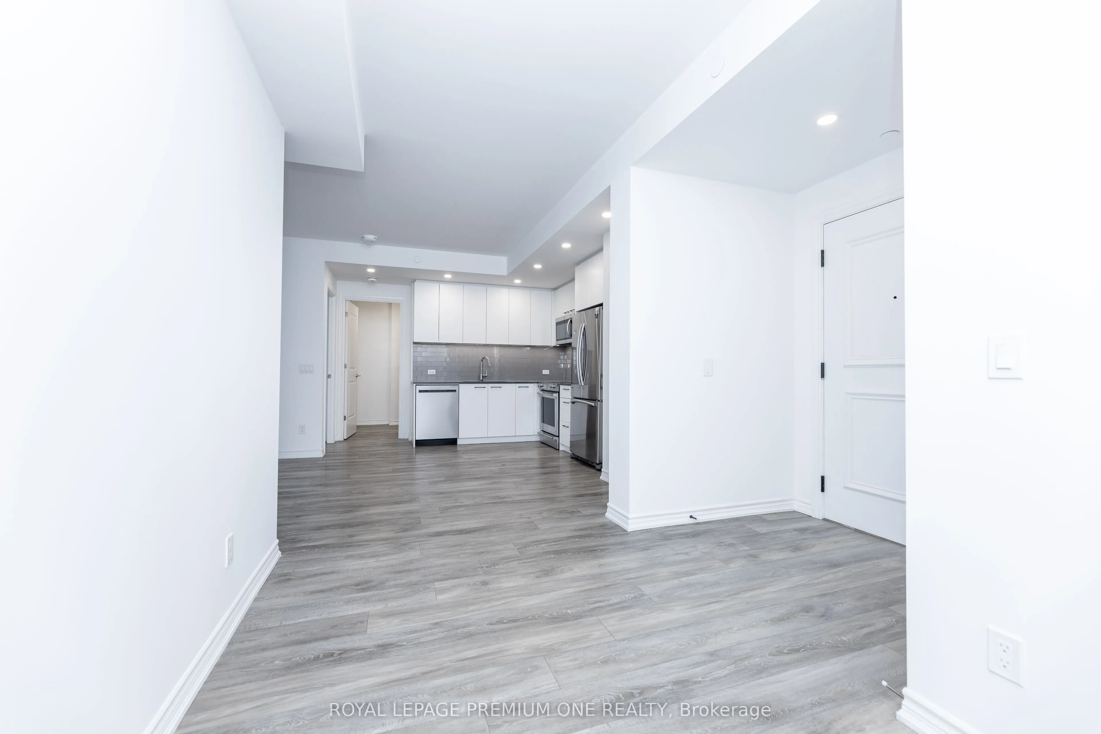 571 Prince Edward Drive N, #214