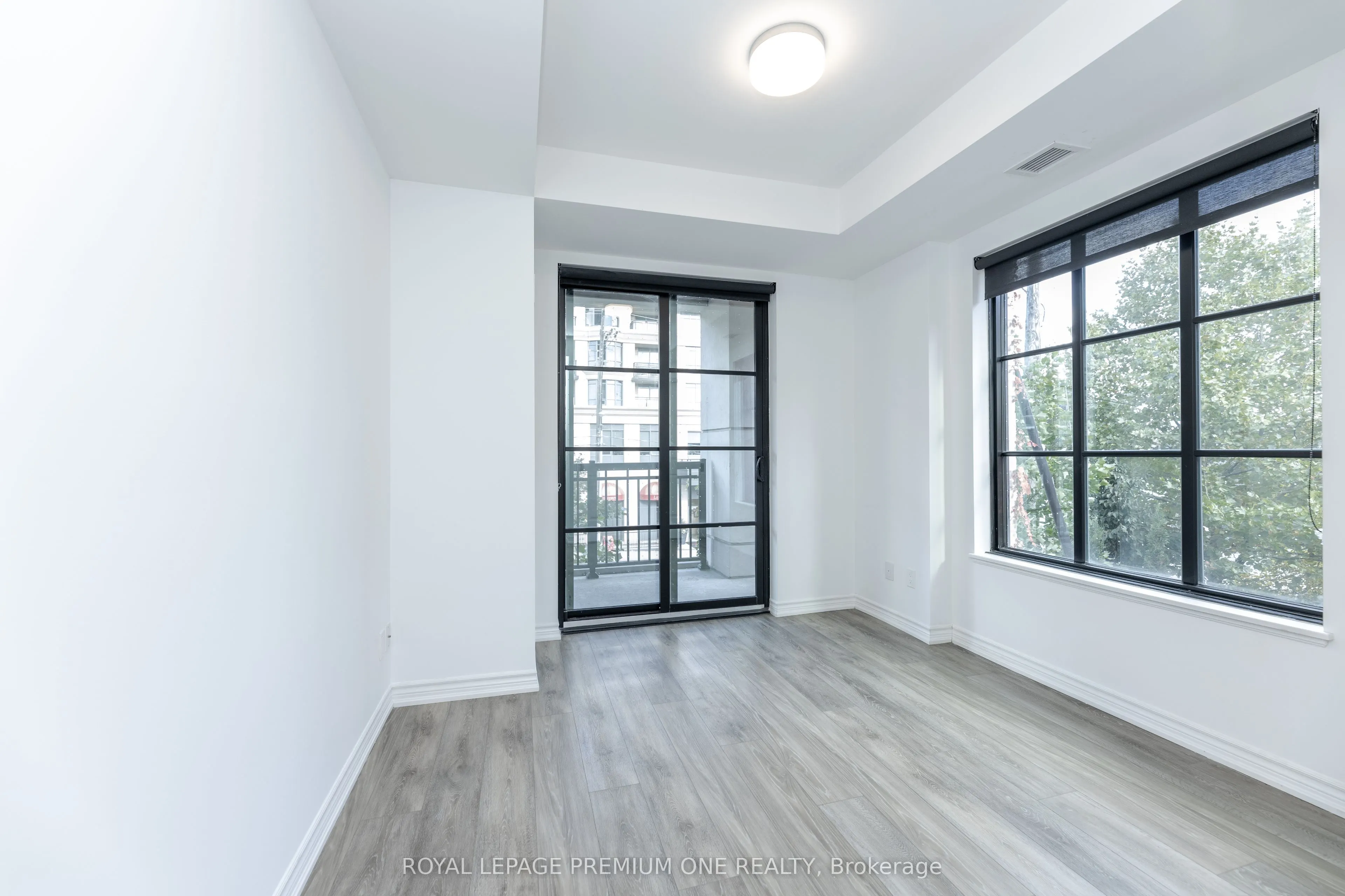 571 Prince Edward Drive N, #214