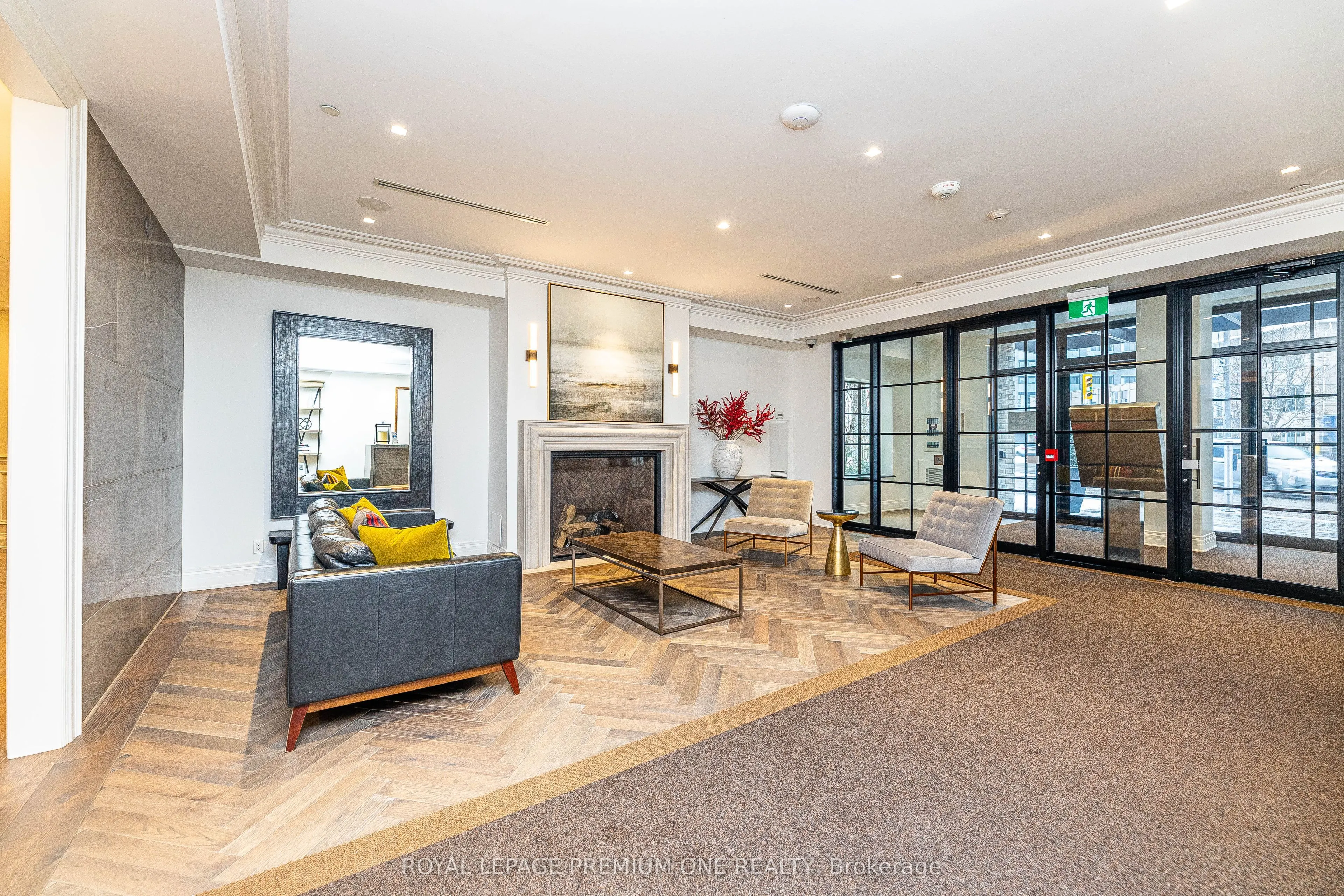 571 Prince Edward Drive N, #214