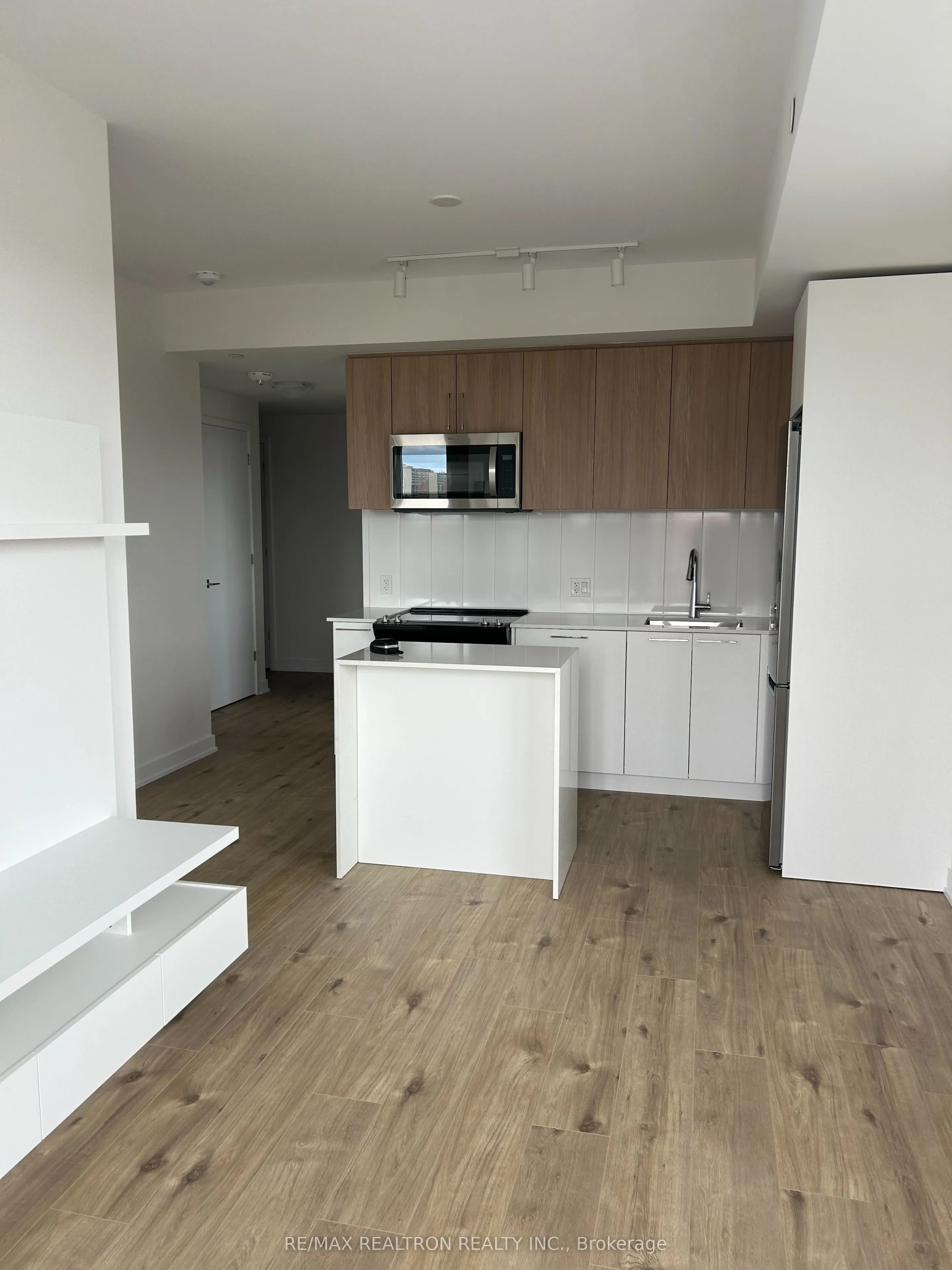 500 Plains Road E, #414