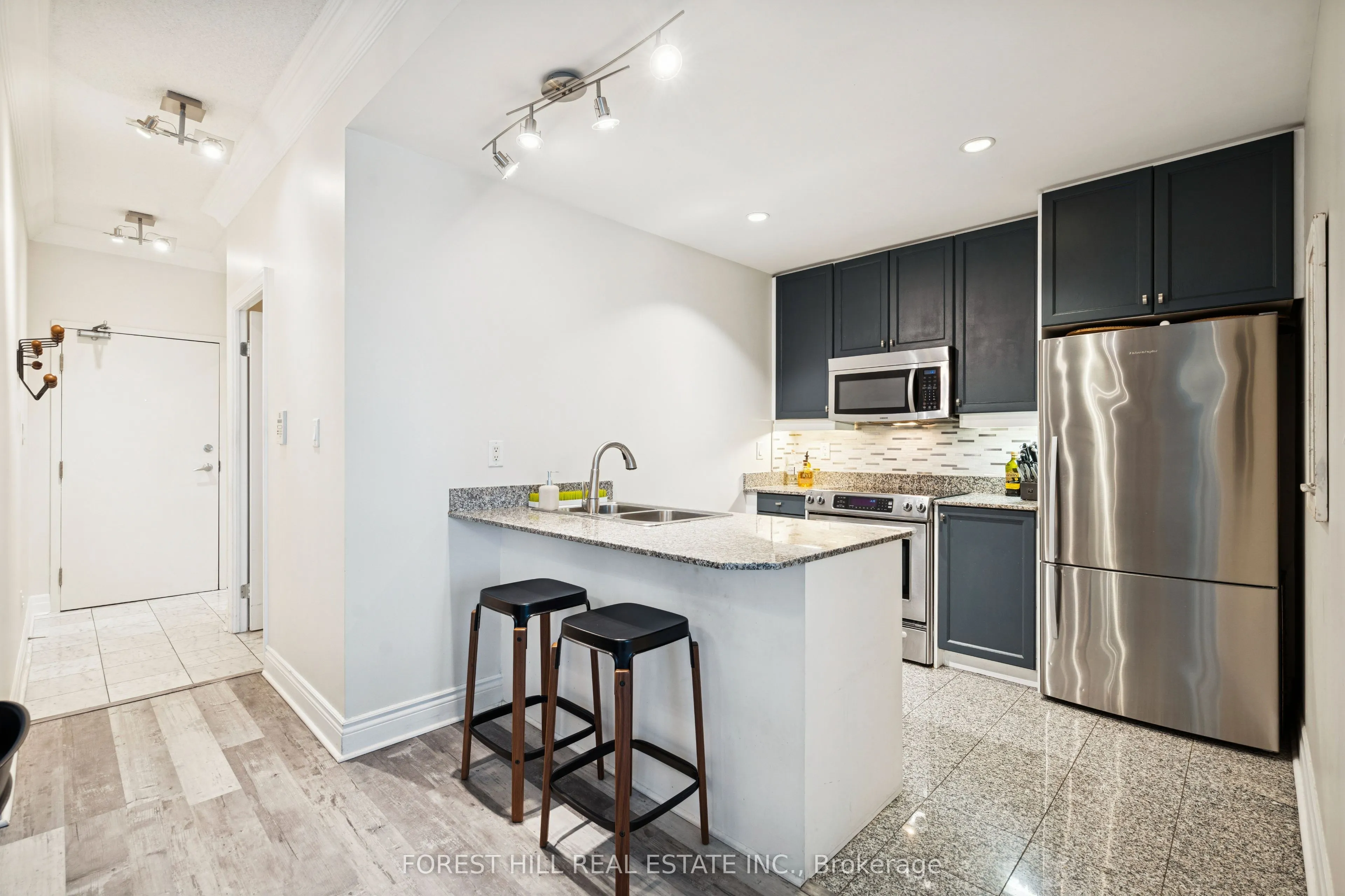 88 Palace Pier Court, #906