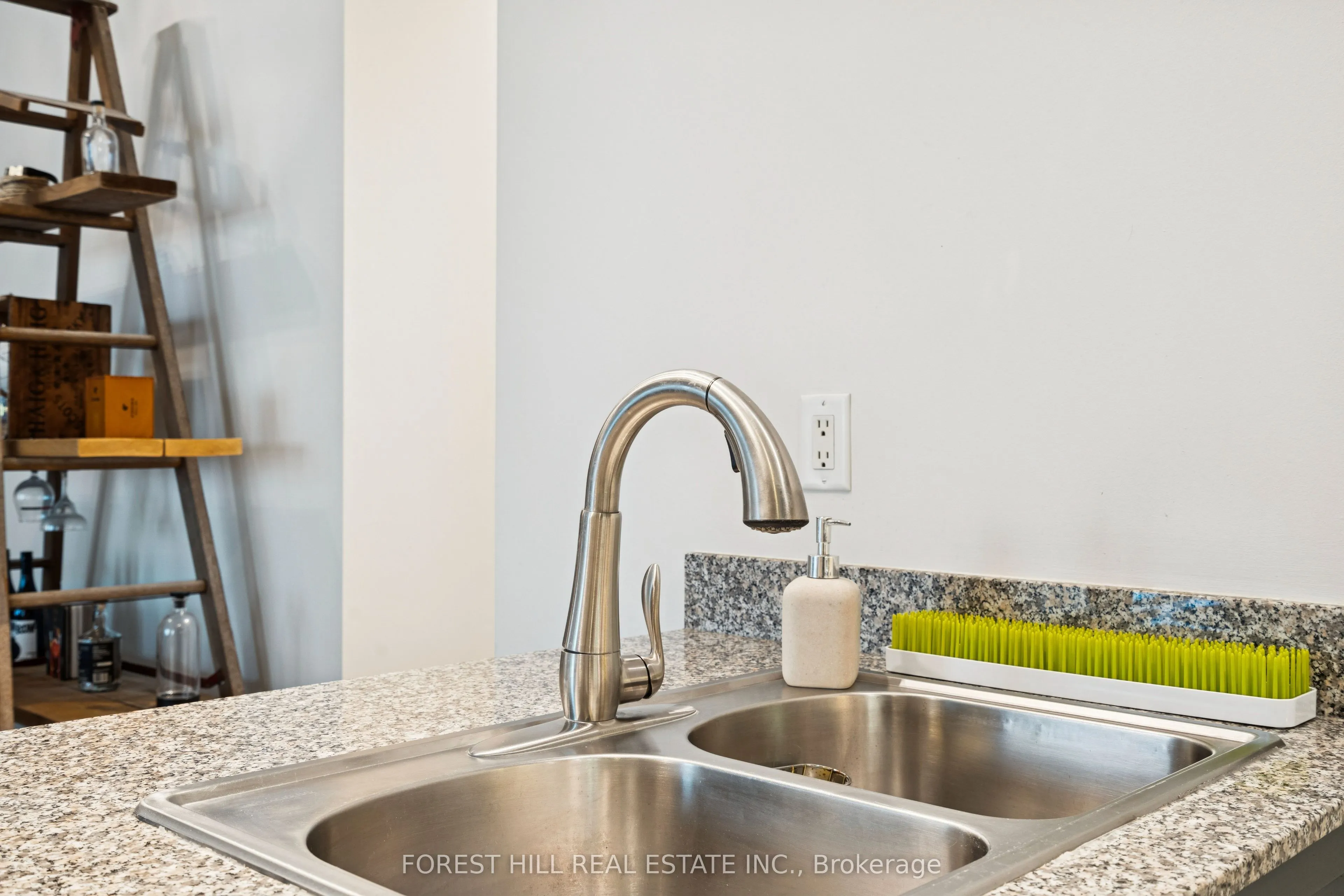 88 Palace Pier Court, #906