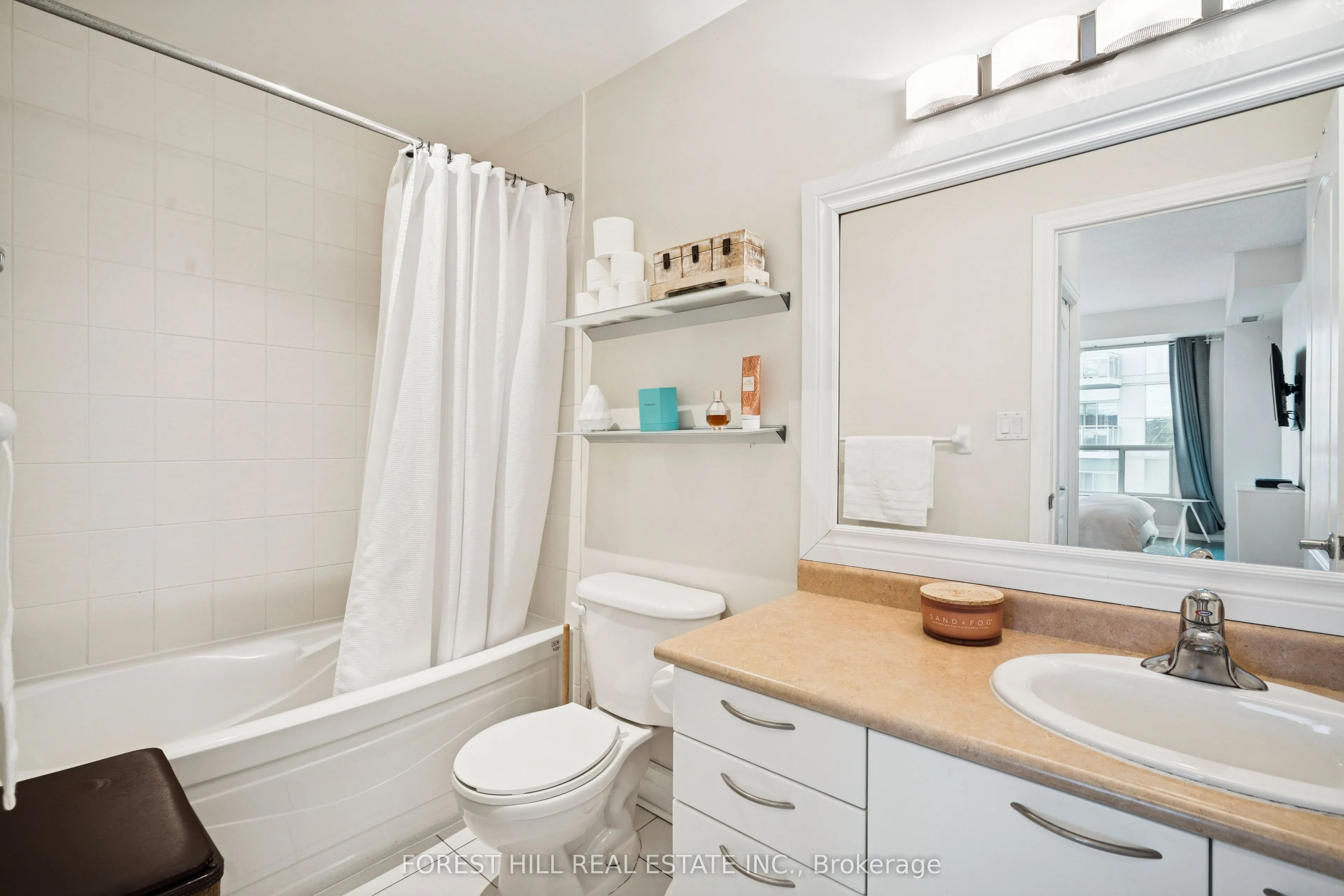 88 Palace Pier Court, #906