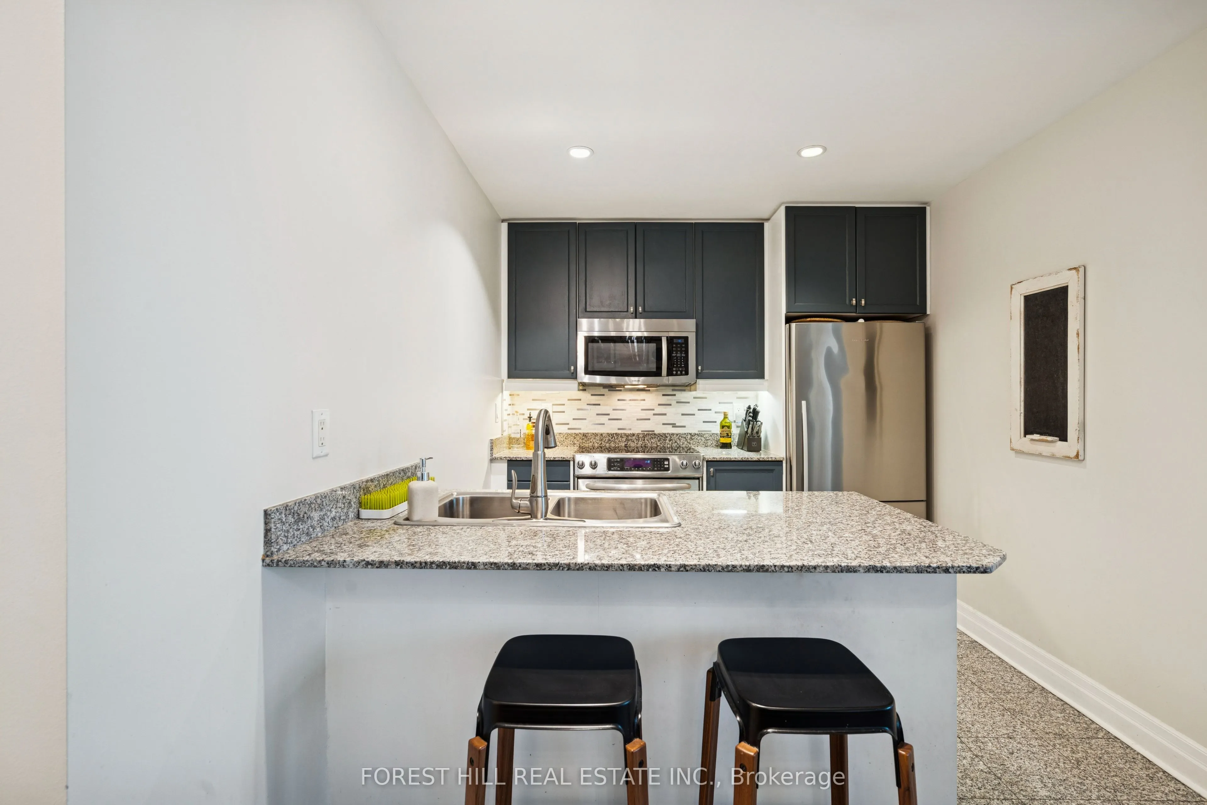 88 Palace Pier Court, #906