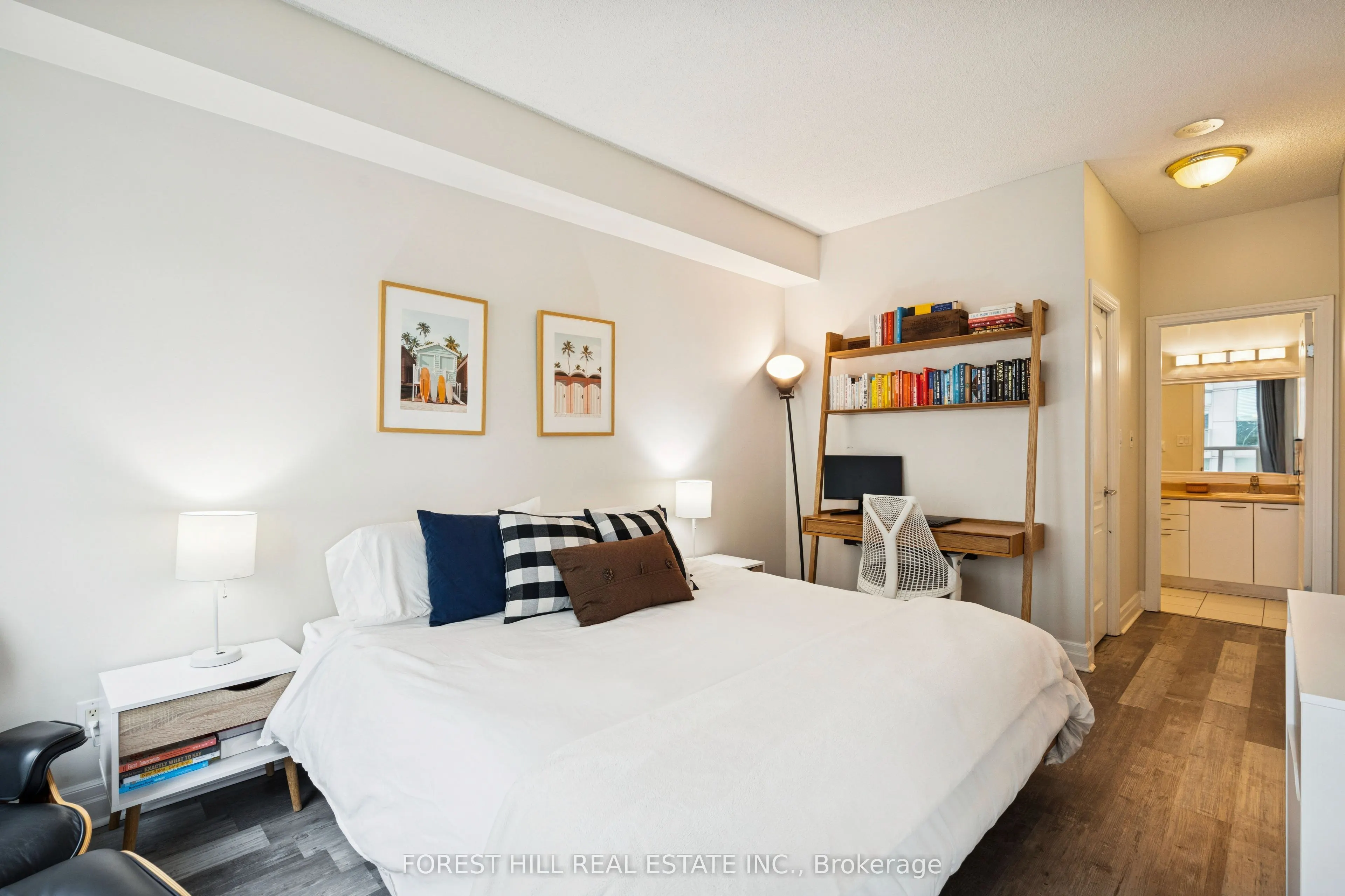 88 Palace Pier Court, #906