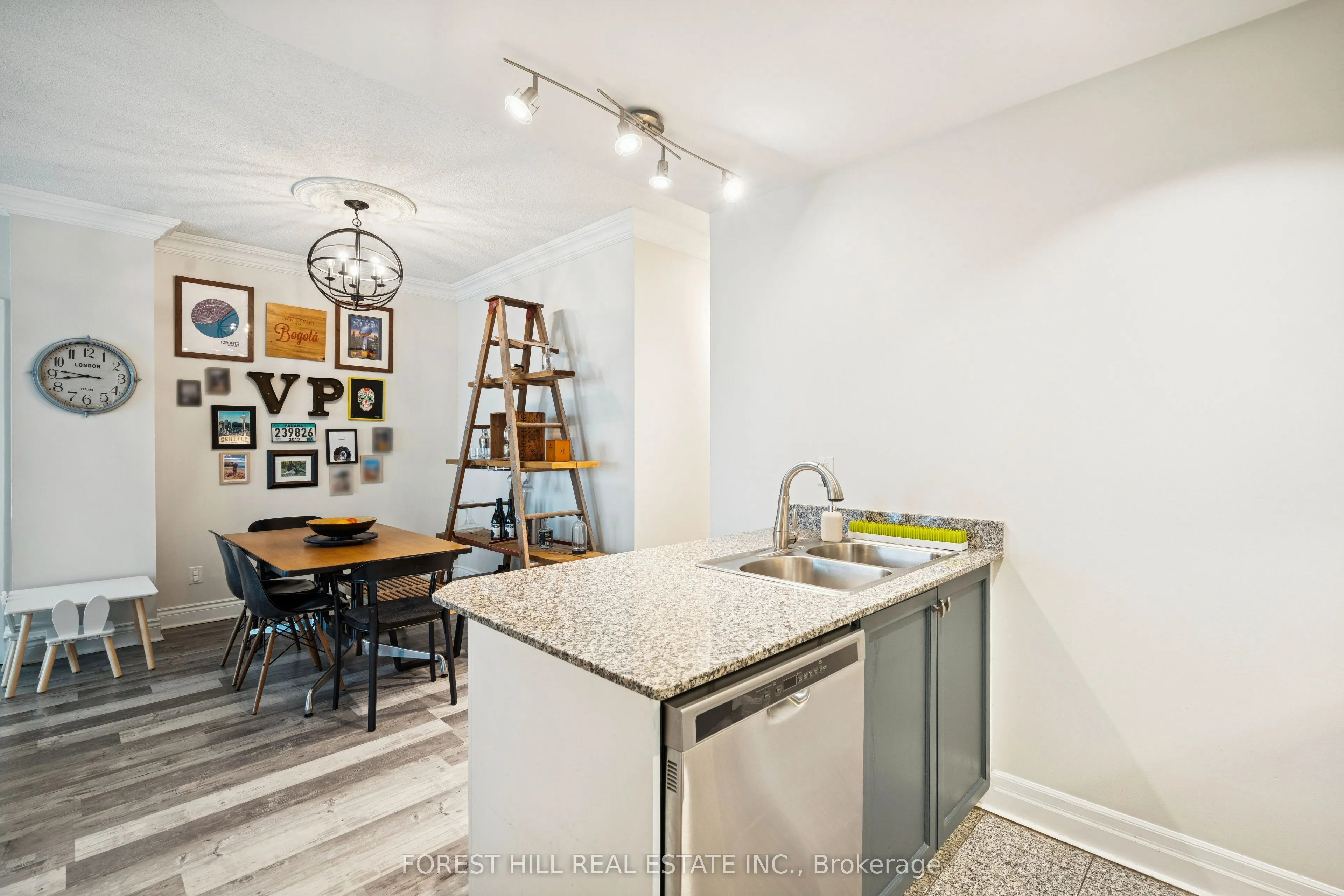 88 Palace Pier Court, #906