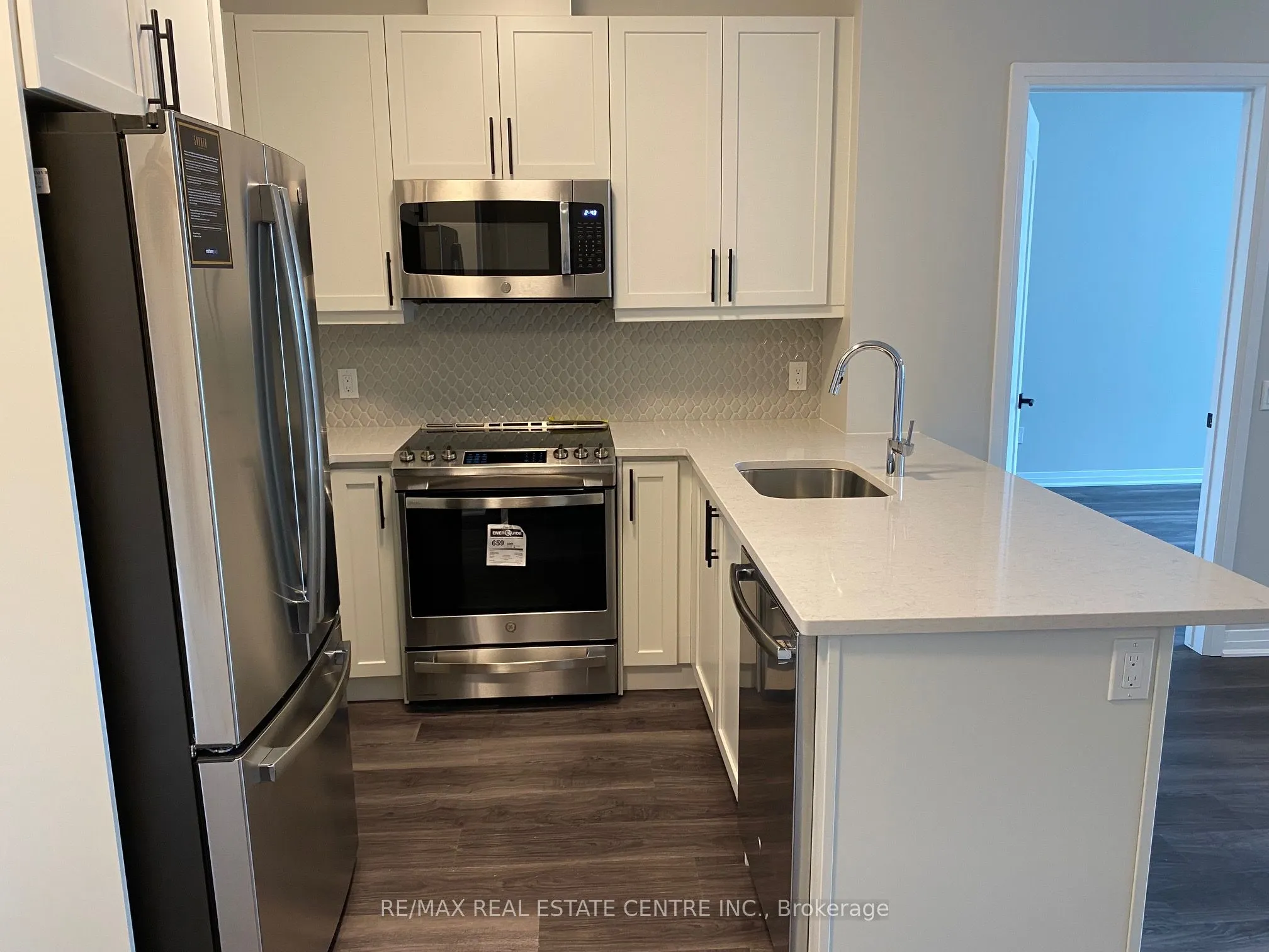 95 Dundas Street W, #228