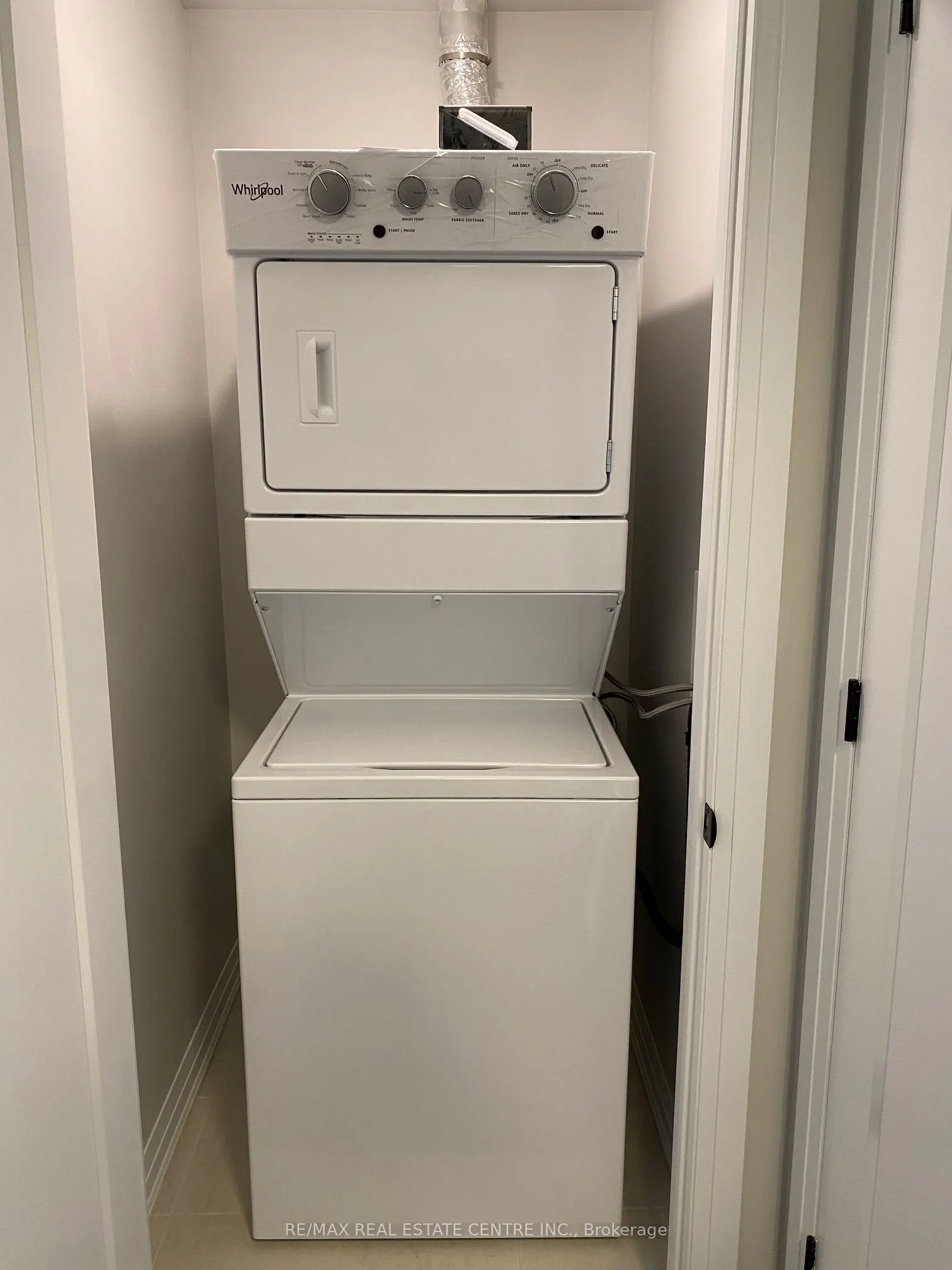 95 Dundas Street W, #228