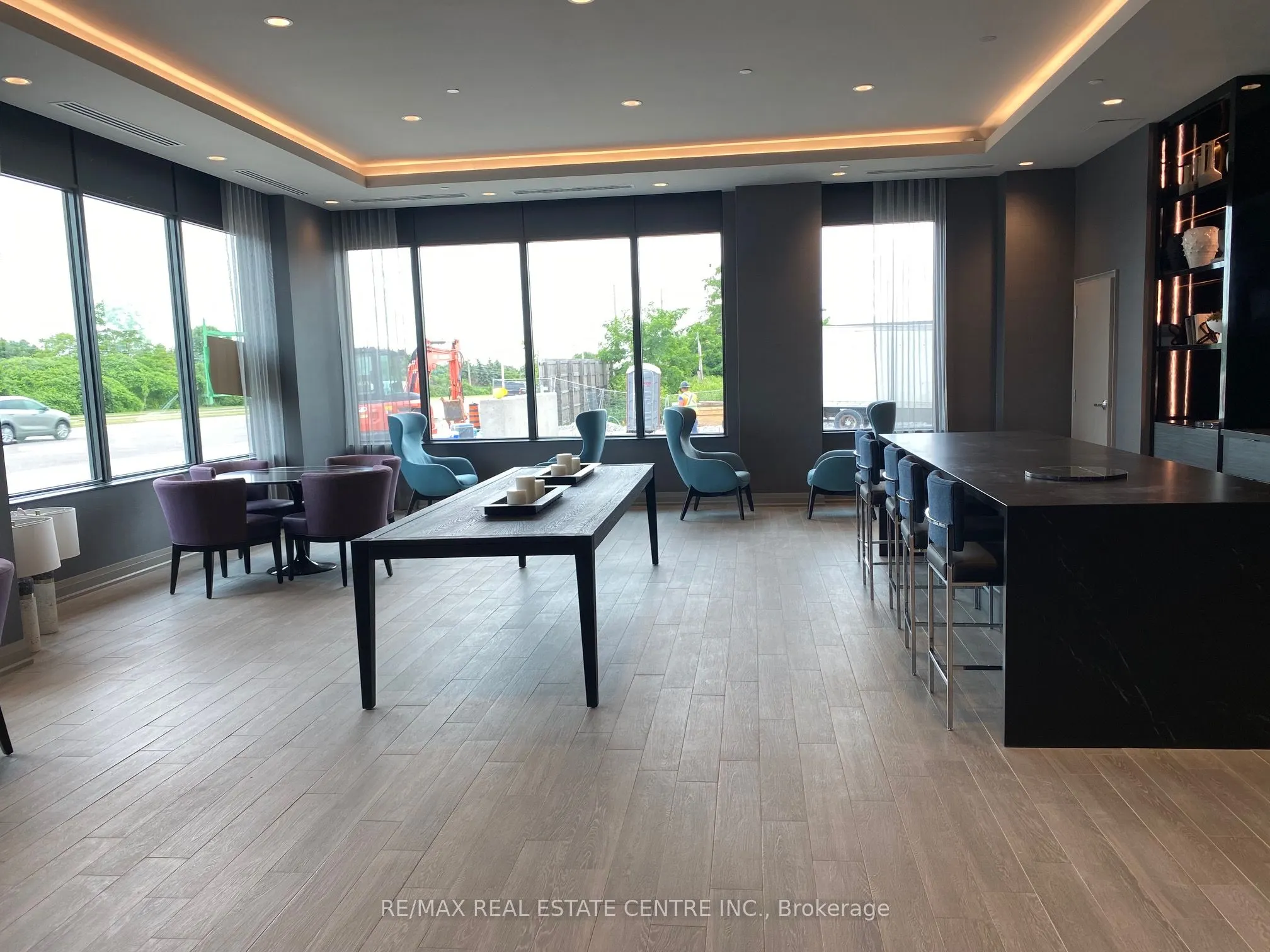 95 Dundas Street W, #228