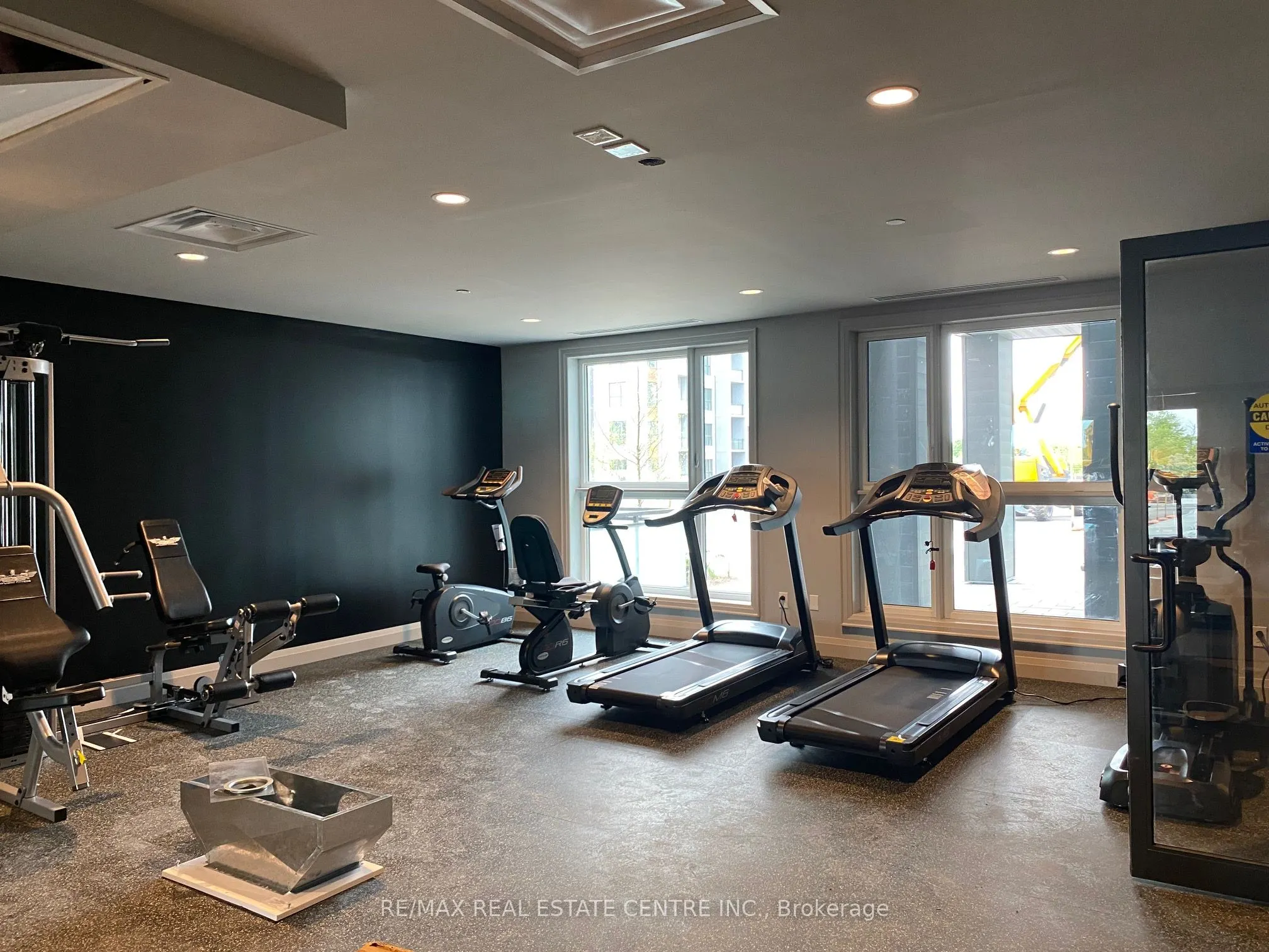 95 Dundas Street W, #228