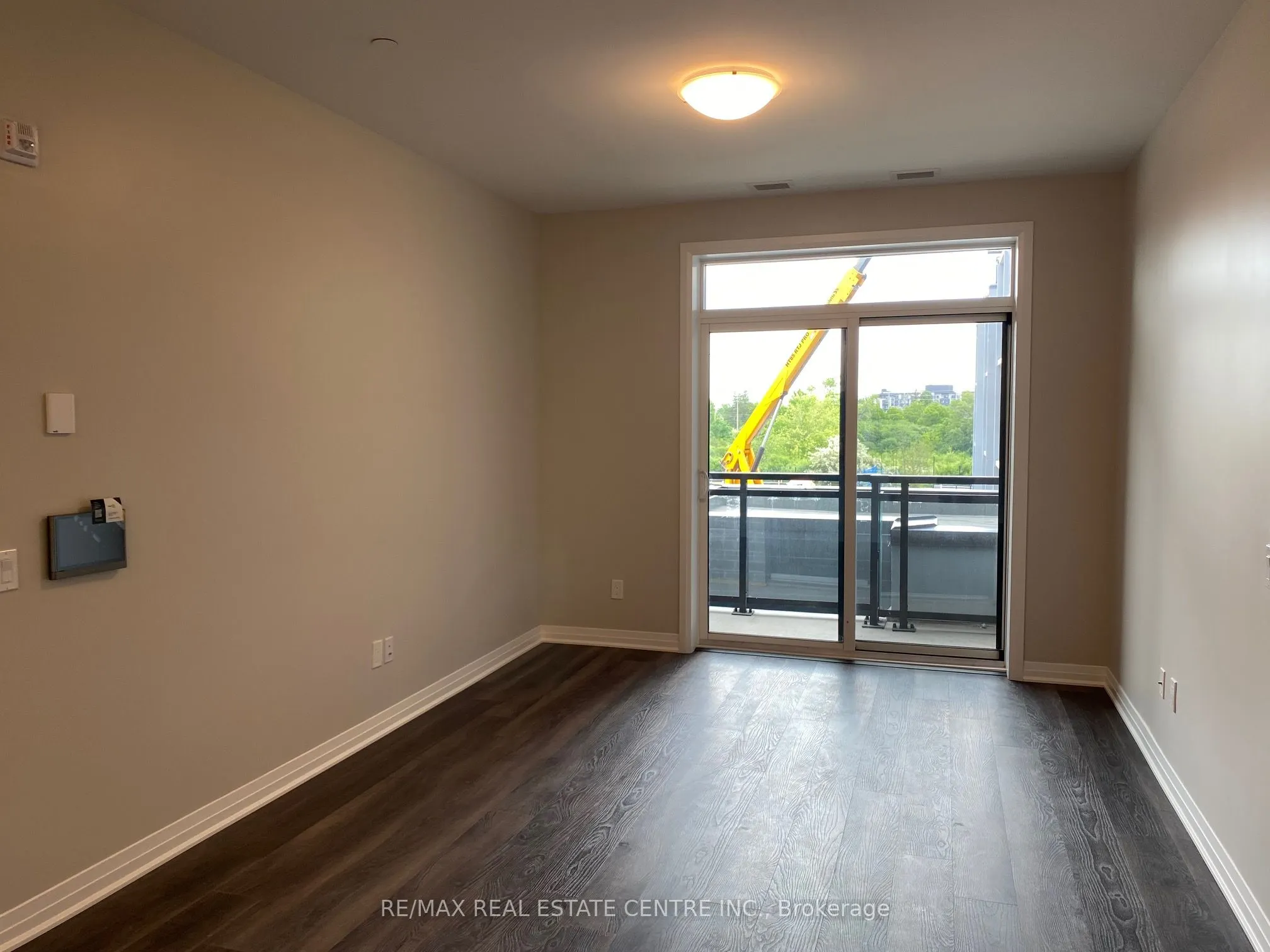 95 Dundas Street W, #228
