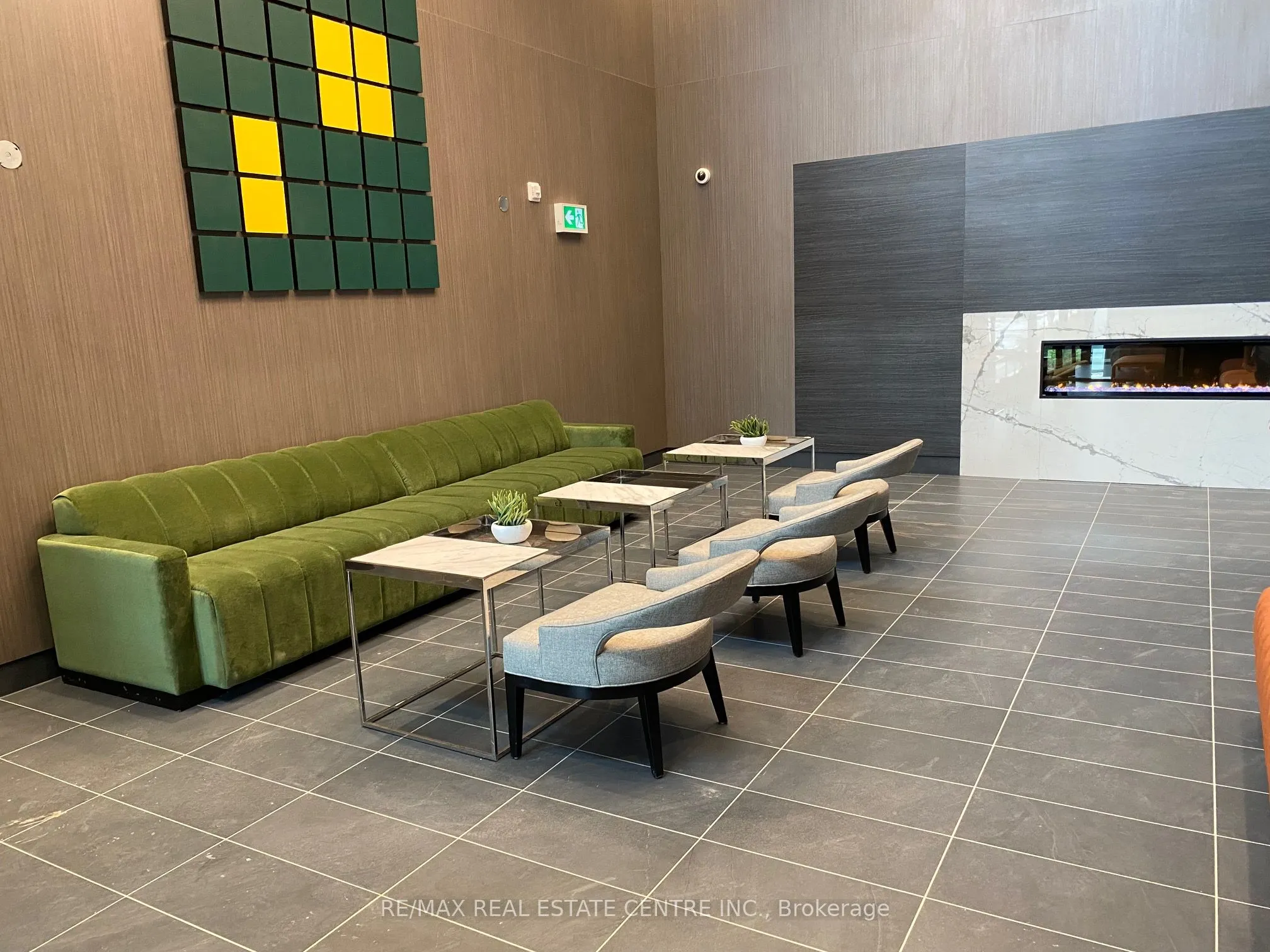 95 Dundas Street W, #228