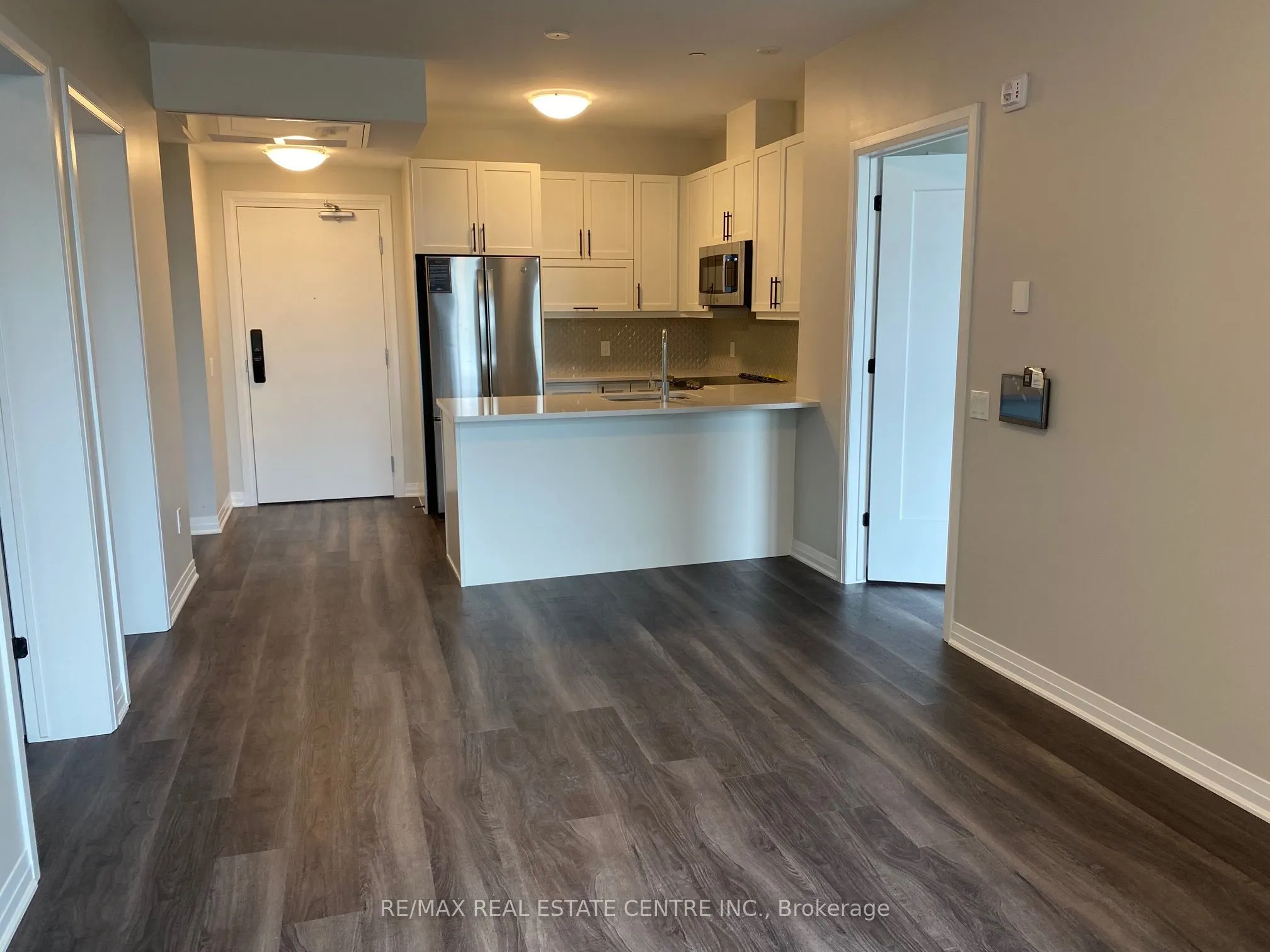 95 Dundas Street W, #228