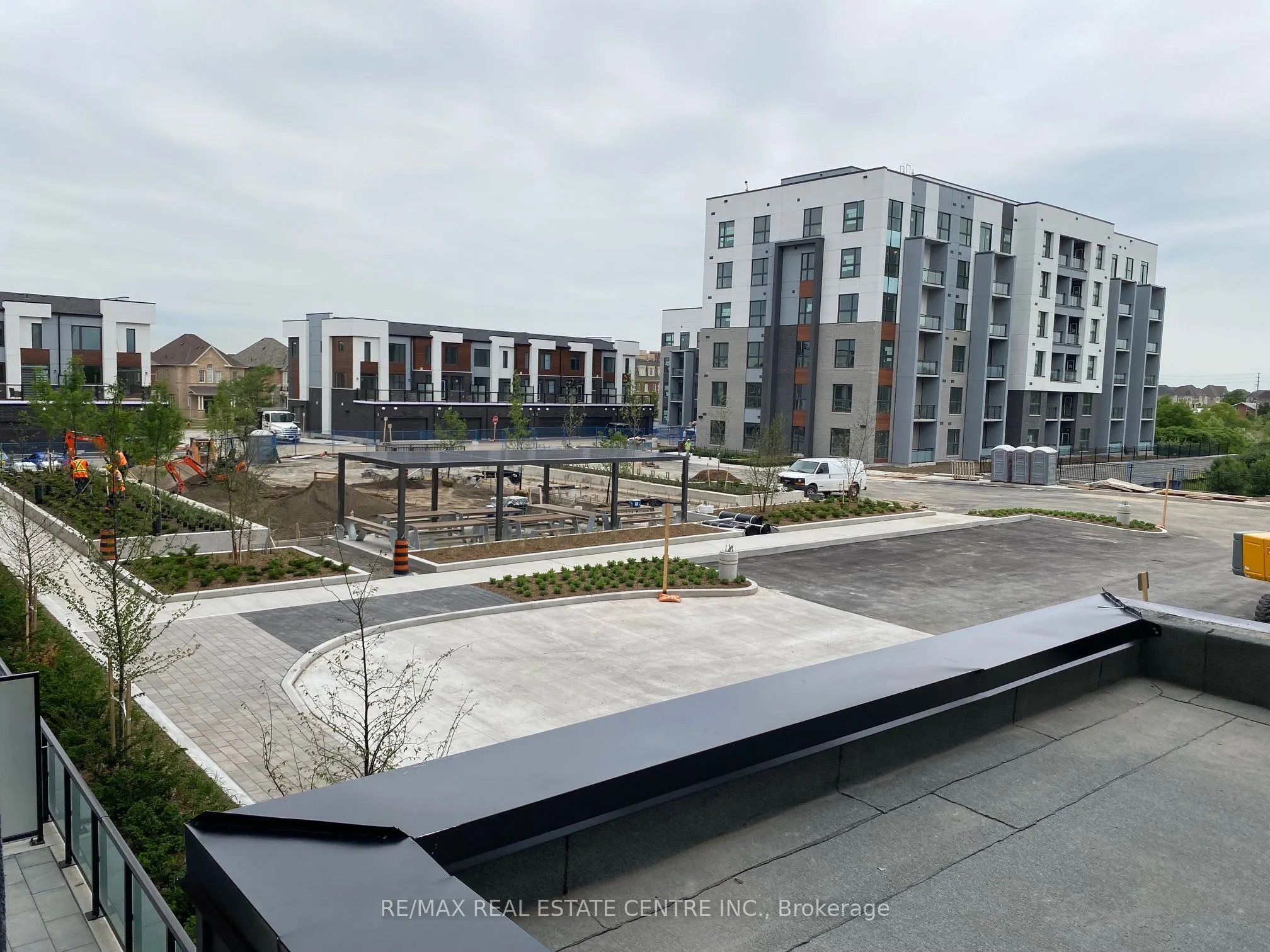 95 Dundas Street W, #228