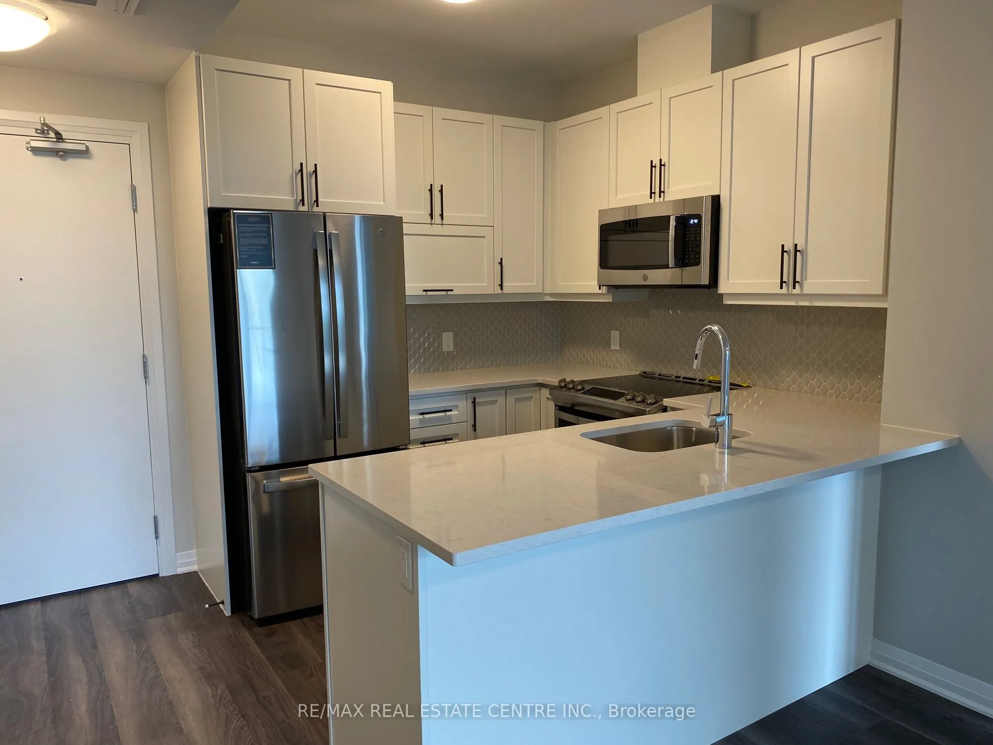 95 Dundas Street W, #228