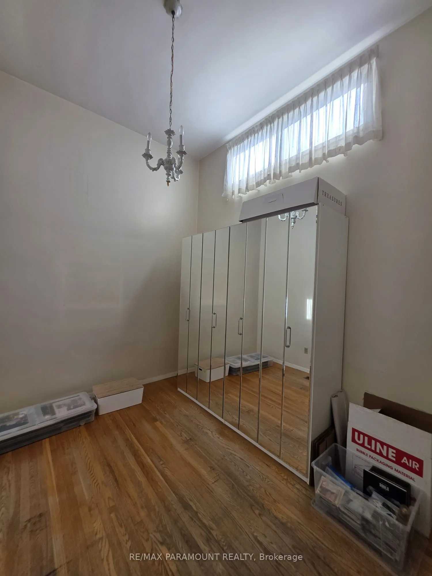 1674 St Clair Avenue W