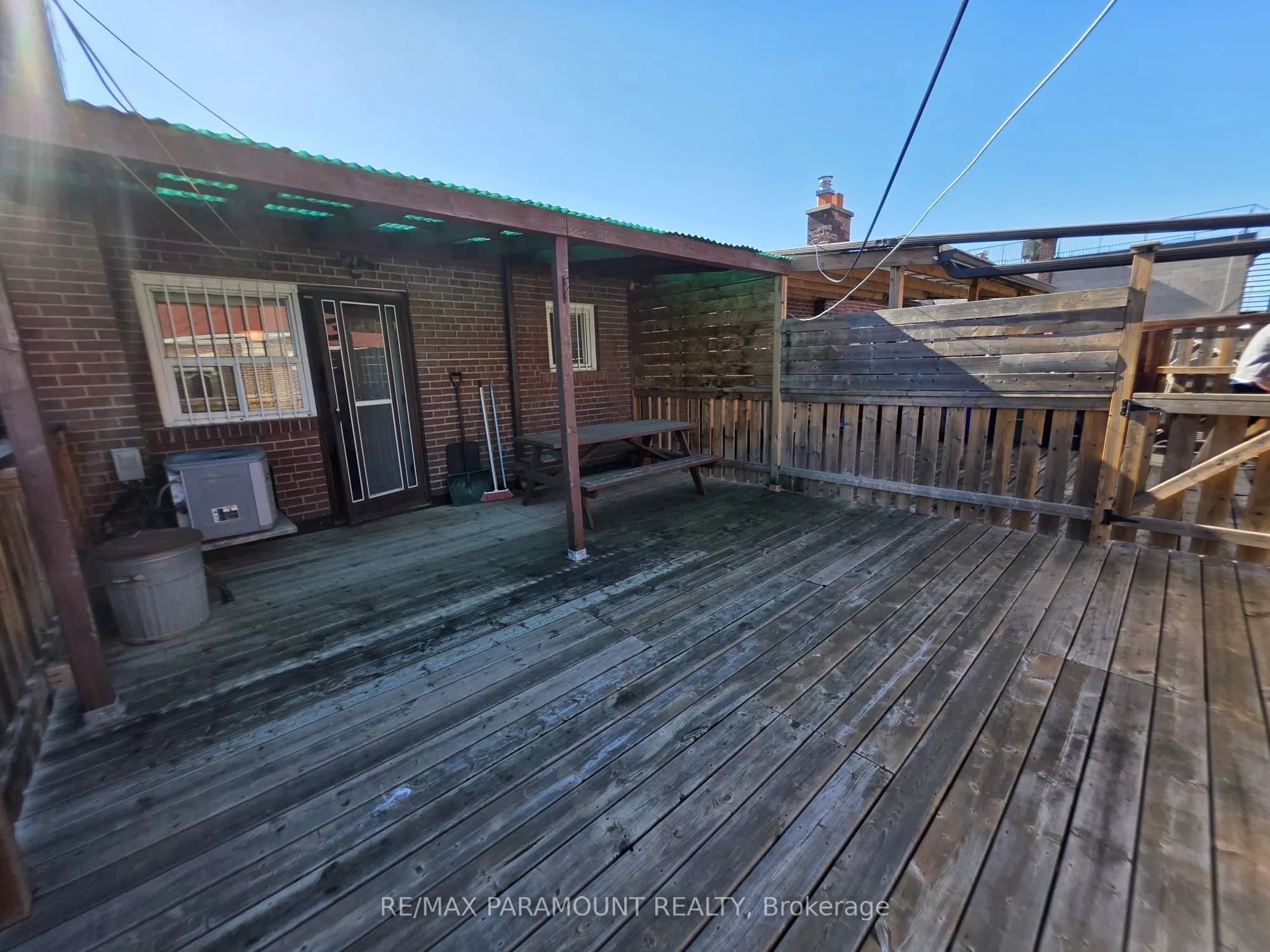 1674 St Clair Avenue W