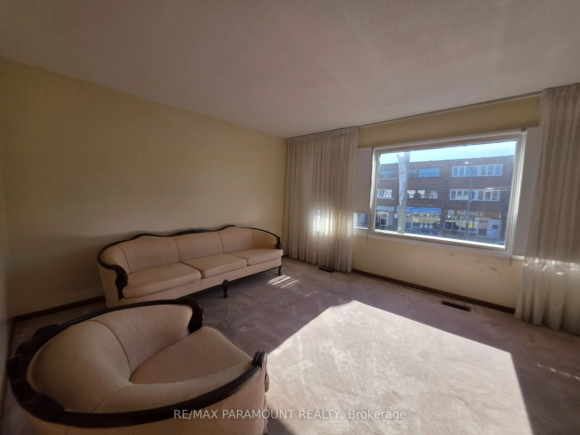 1674 St Clair Avenue W